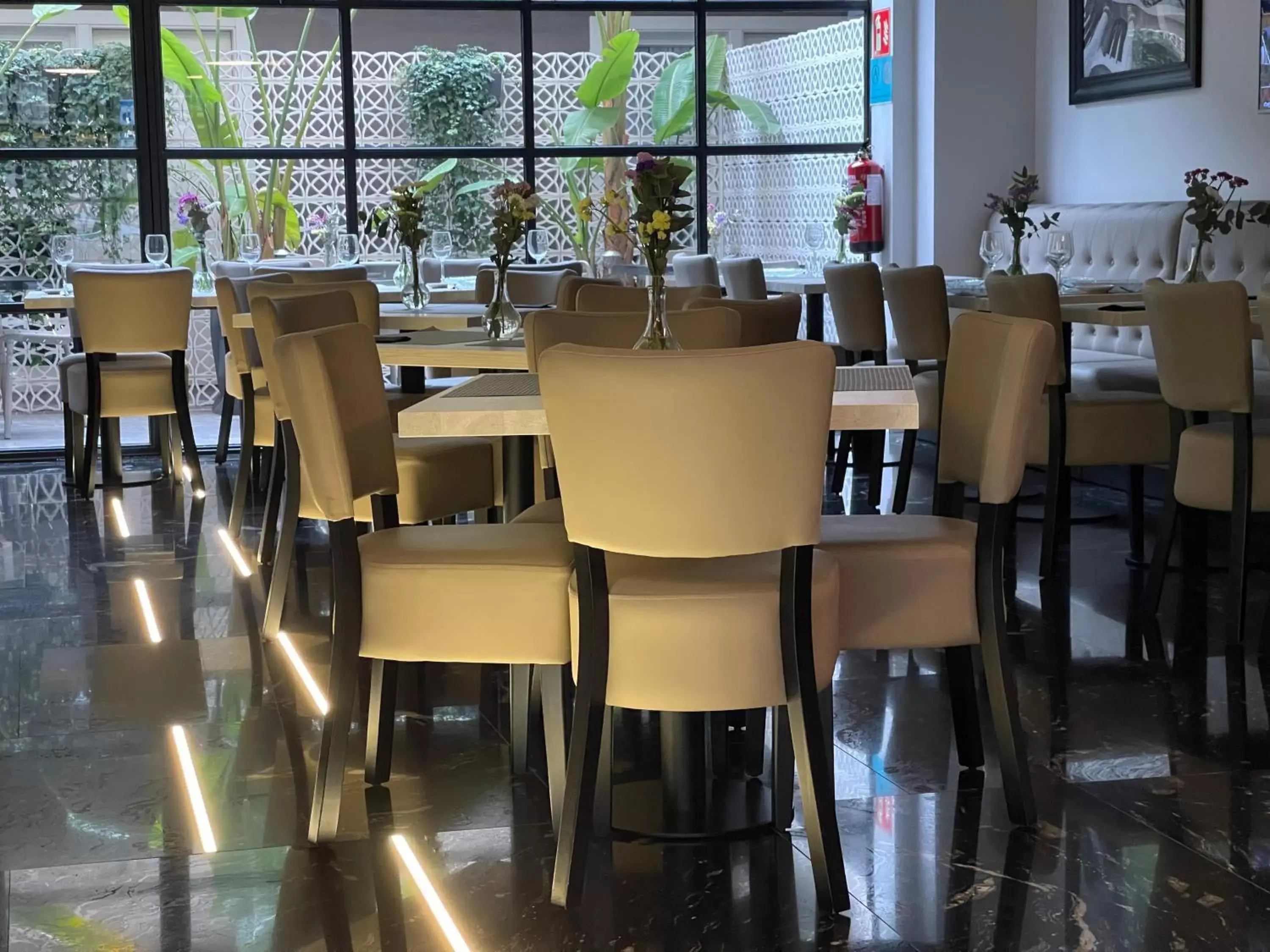 Patio, Restaurant/Places to Eat in Arya Stadium Hotel
