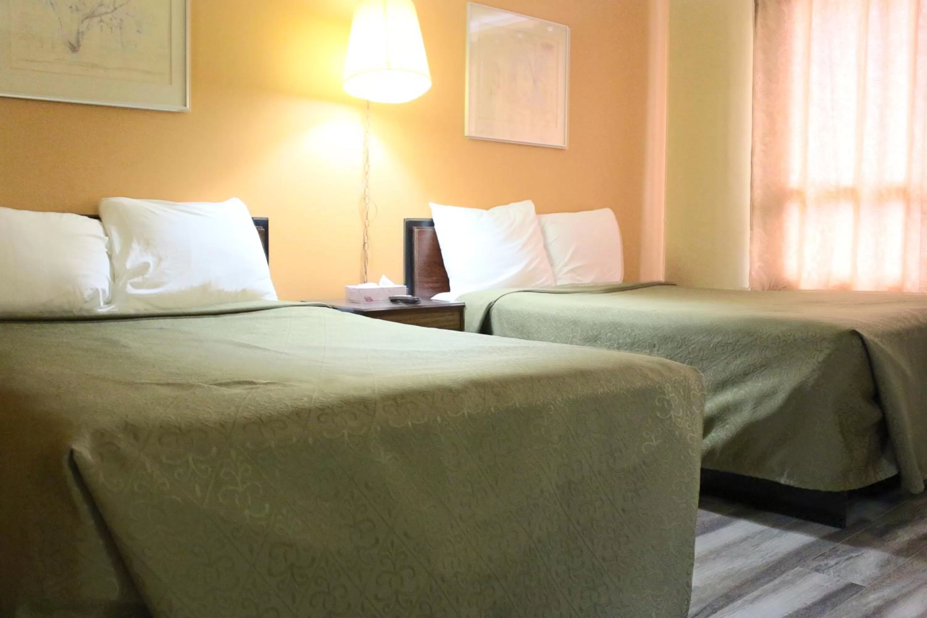 Bed in Travellers Inn