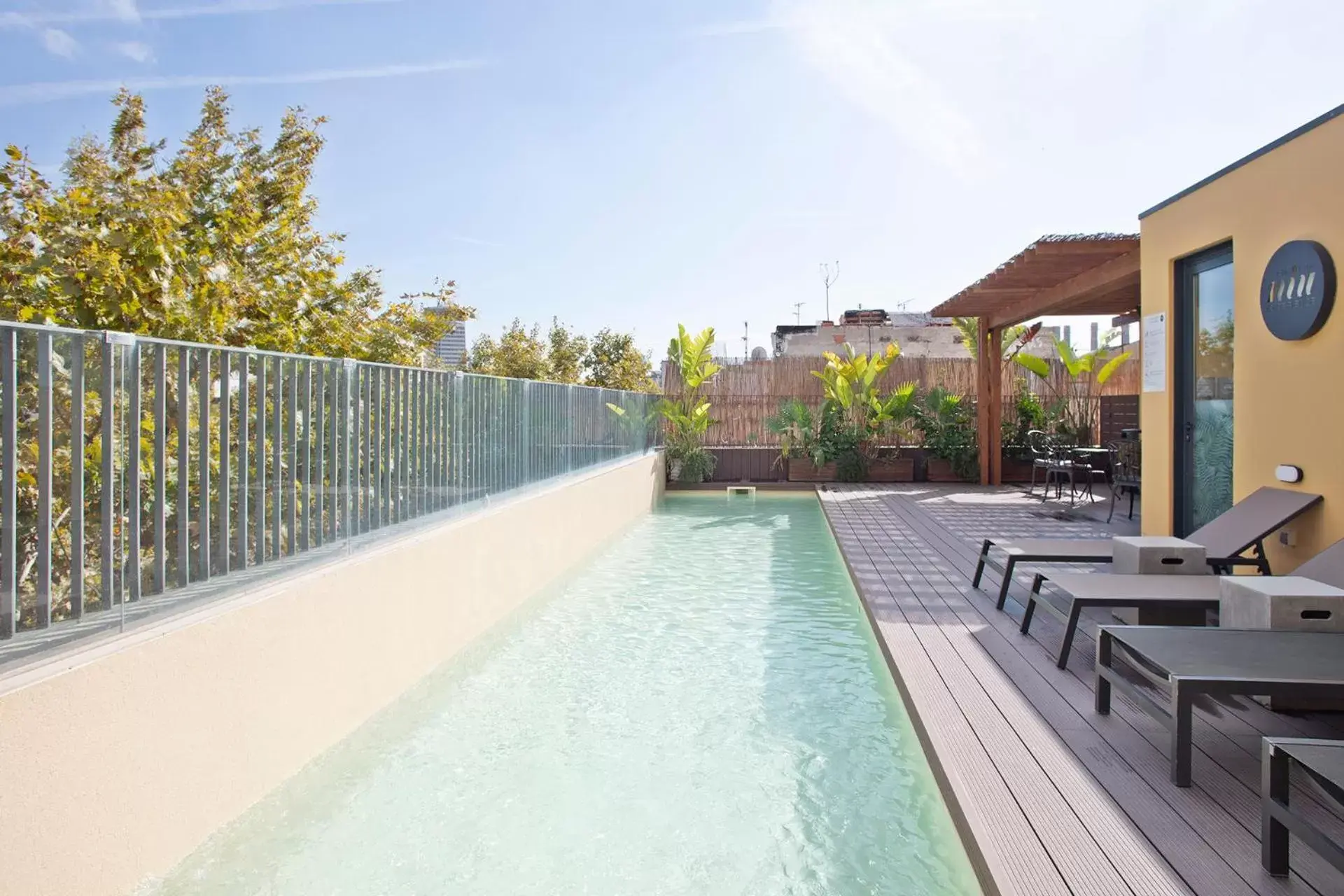 Balcony/Terrace, Swimming Pool in Niu Barcelona Hotel