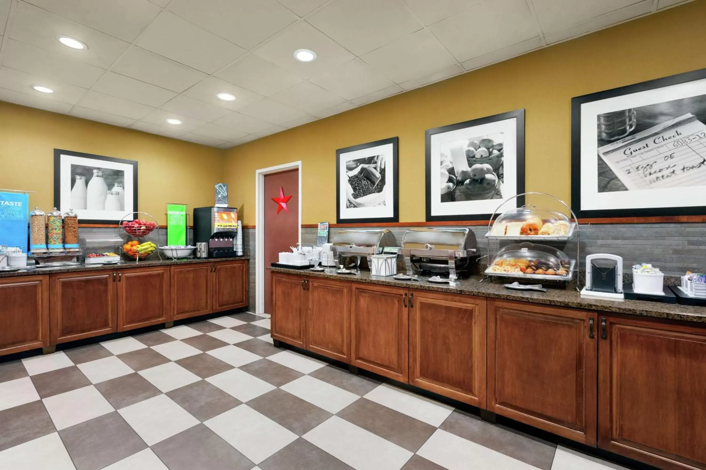Breakfast, Restaurant/Places to Eat in Hampton Inn & Suites Dallas-Mesquite