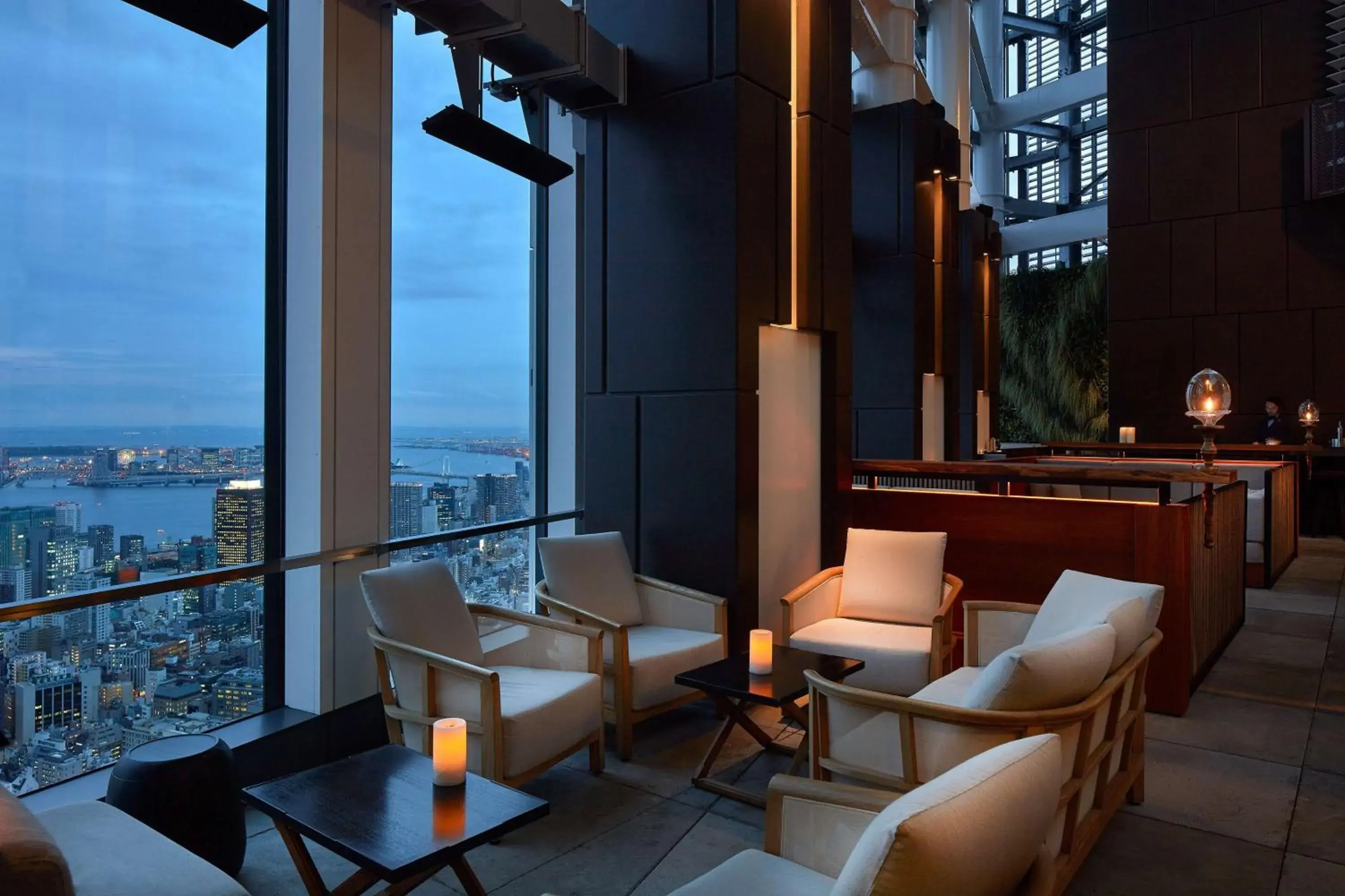 Lounge or bar in Andaz Tokyo - A Concept by Hyatt