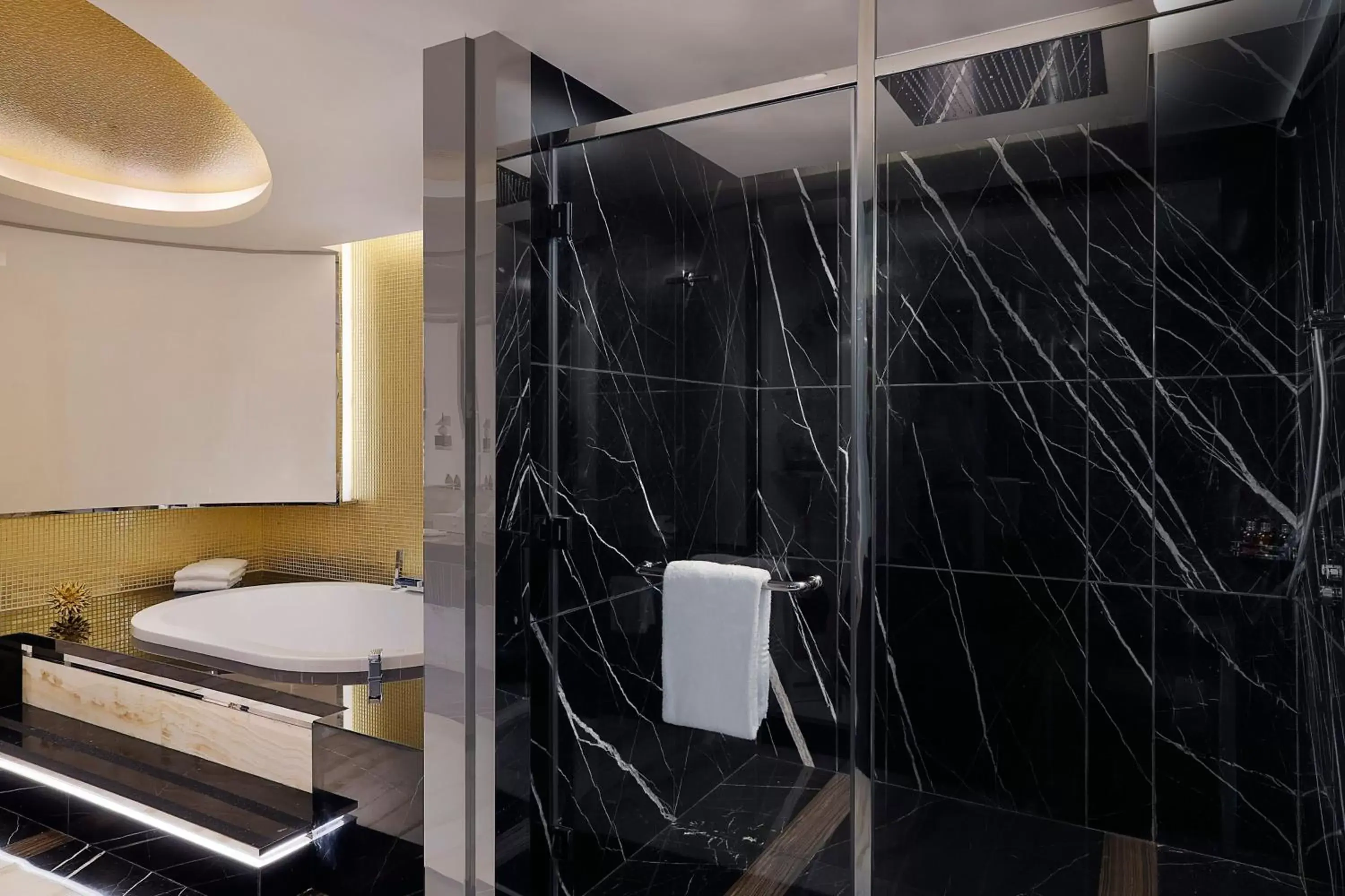 Photo of the whole room, Bathroom in Marriott Resort Palm Jumeirah, Dubai