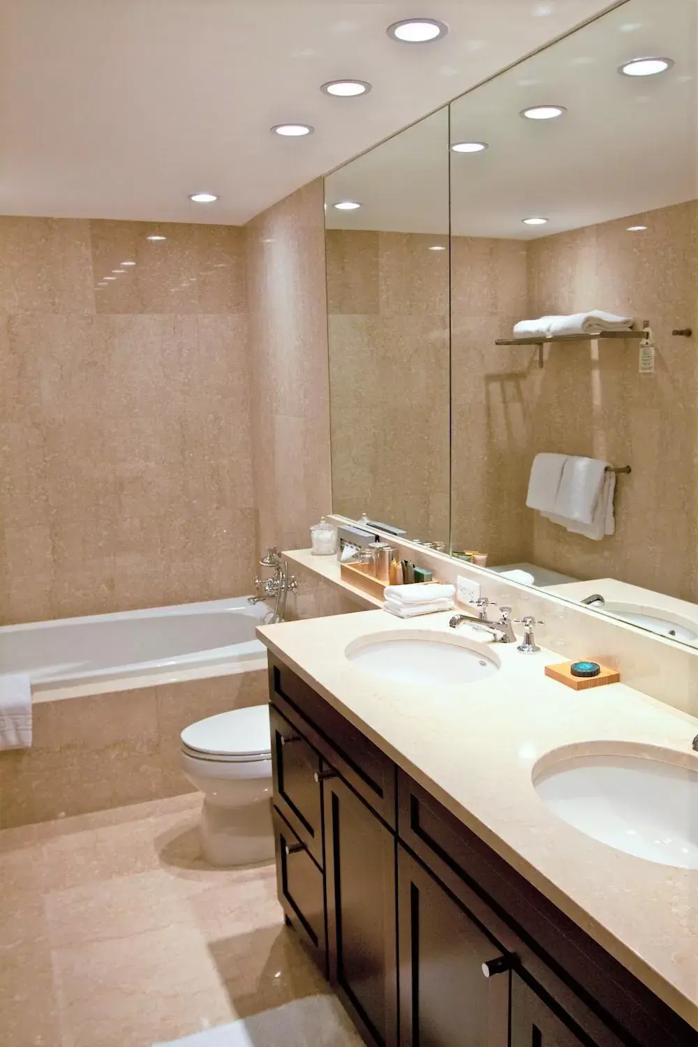 Bathroom in Lombardy Hotel