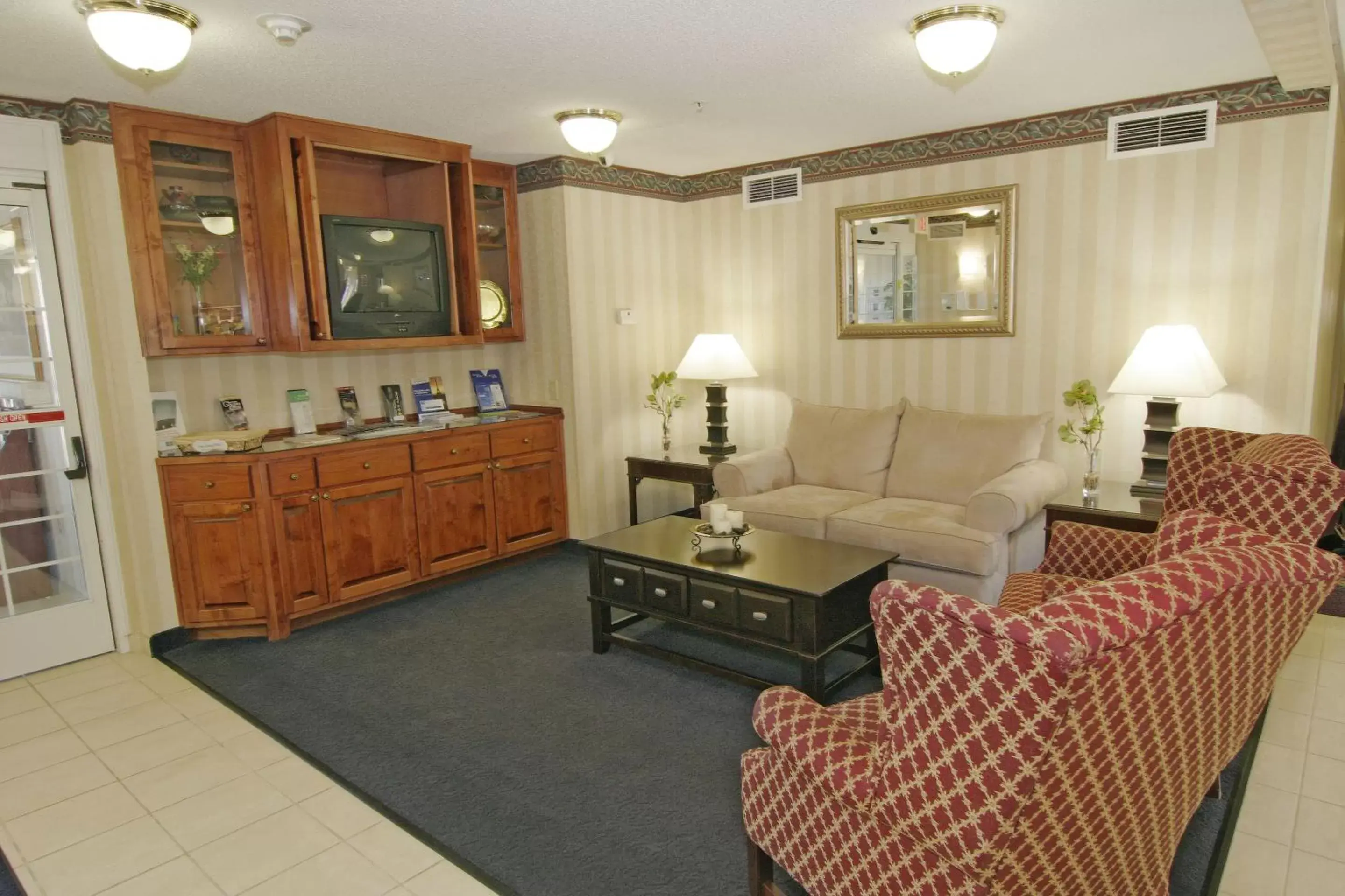 Lobby or reception, Seating Area in Candlewood Suites Newport News-Yorktown, an IHG Hotel