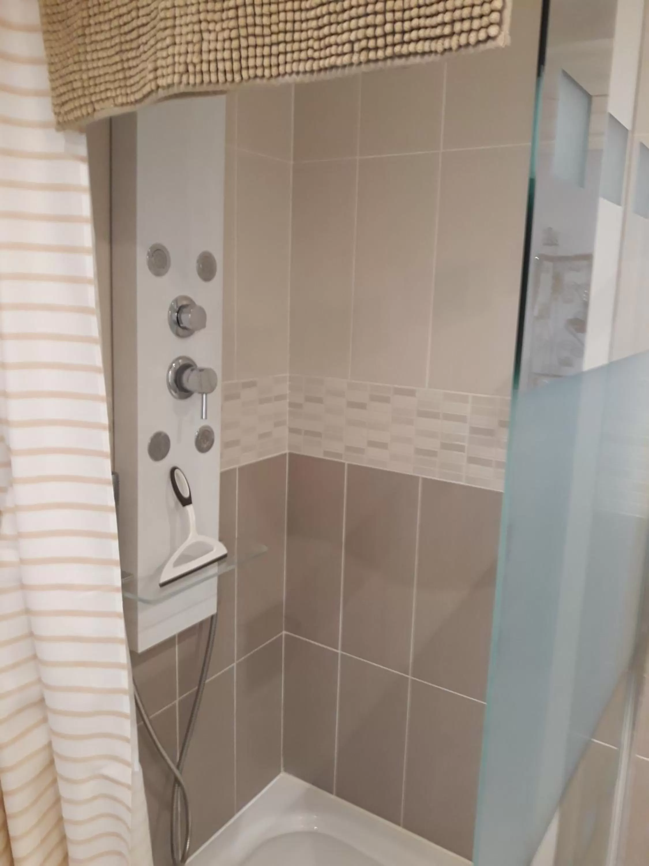 Shower in Aux Cadollines