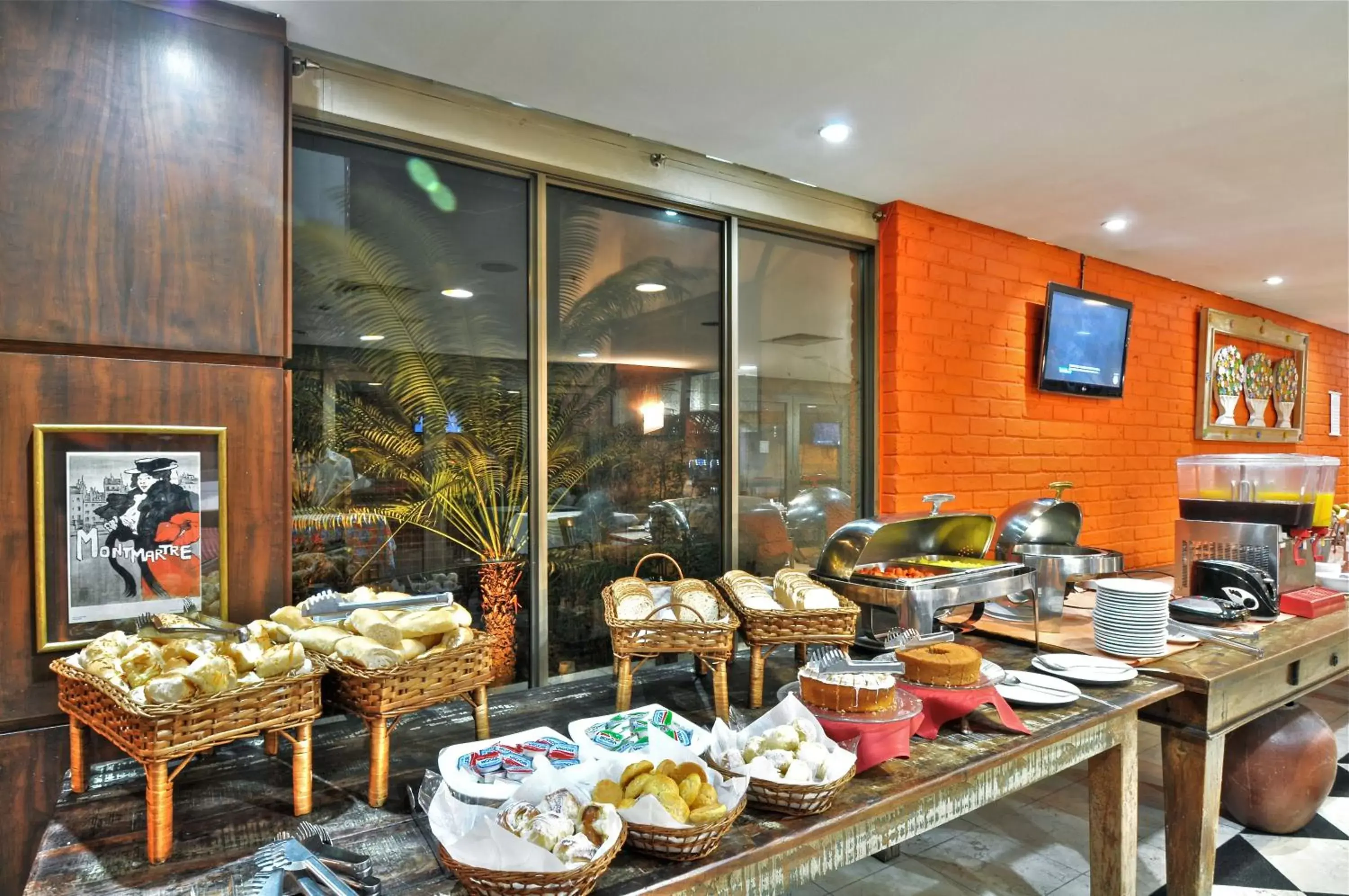 Buffet breakfast, Restaurant/Places to Eat in Transamerica Executive Paulista