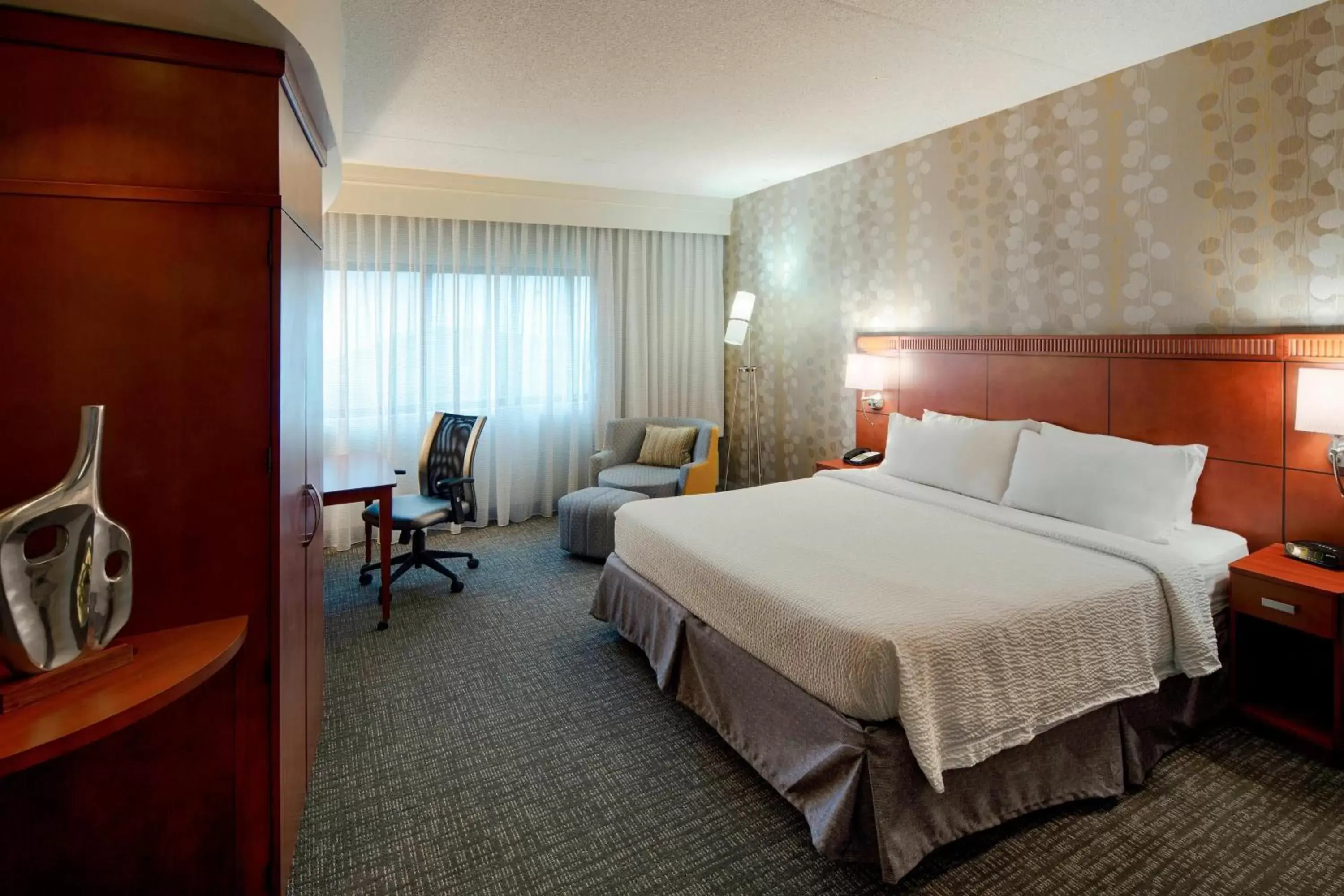 Photo of the whole room, Bed in Courtyard by Marriott Columbus West/Hilliard