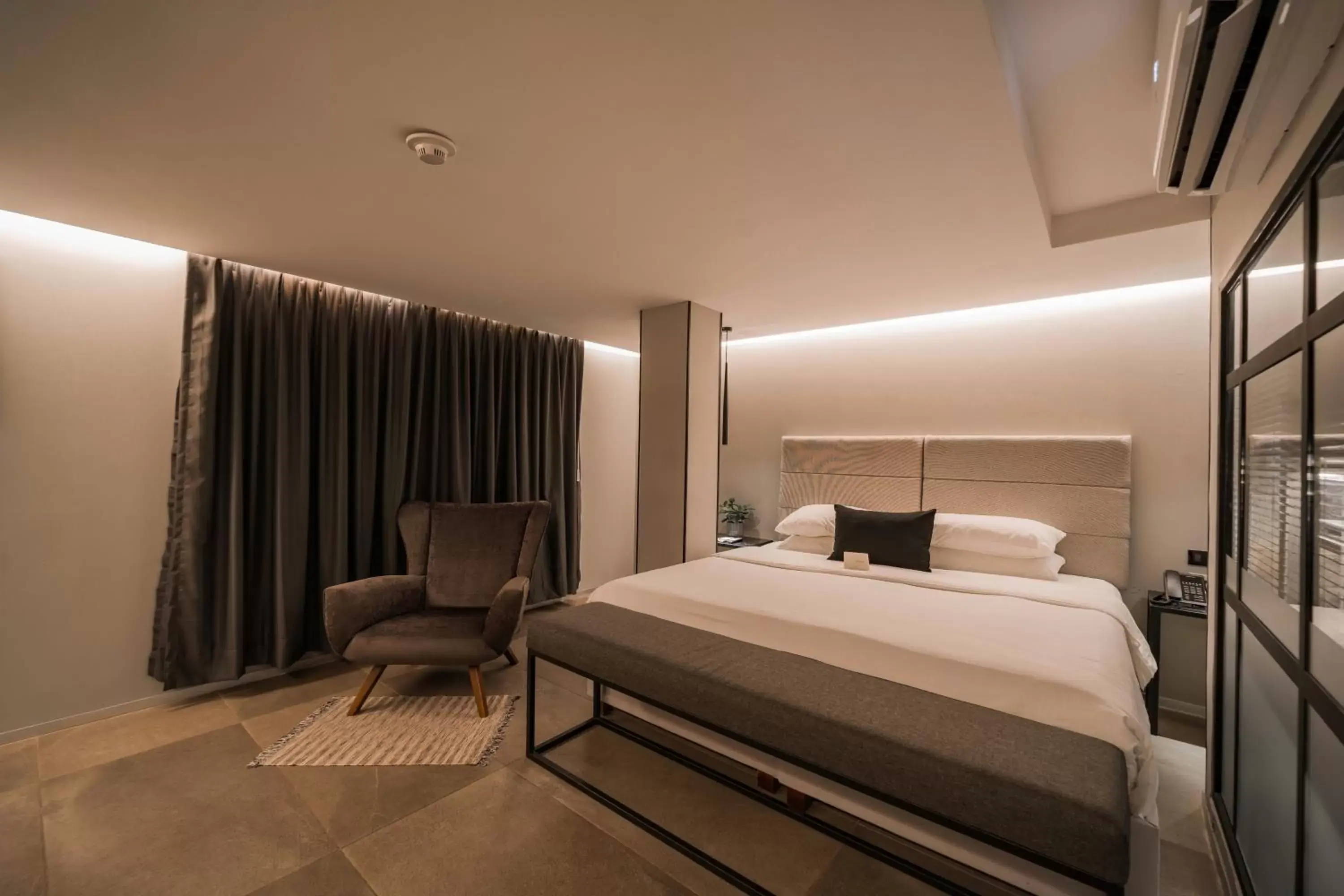 Photo of the whole room, Bed in Ontico Urban Design Hotel