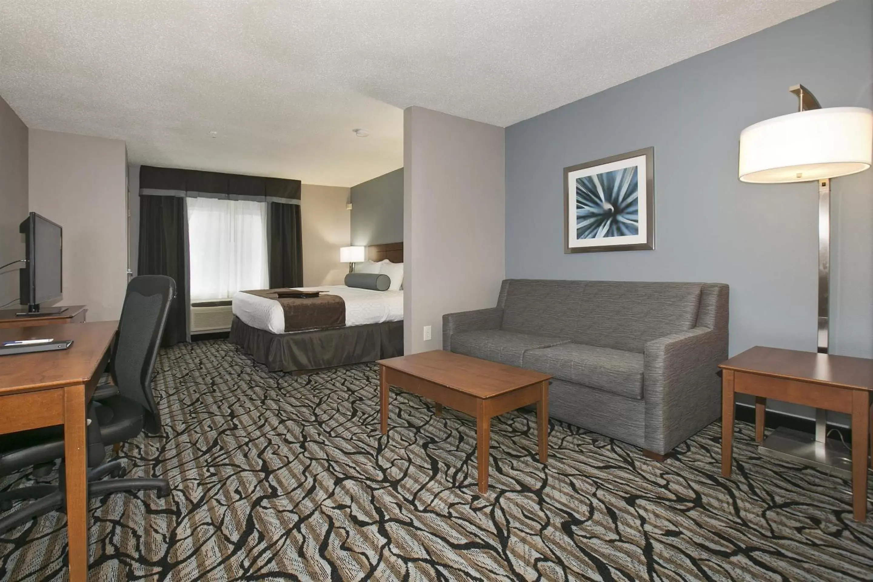 Bedroom, Seating Area in Best Western Plus Blaine at the National Sports Center