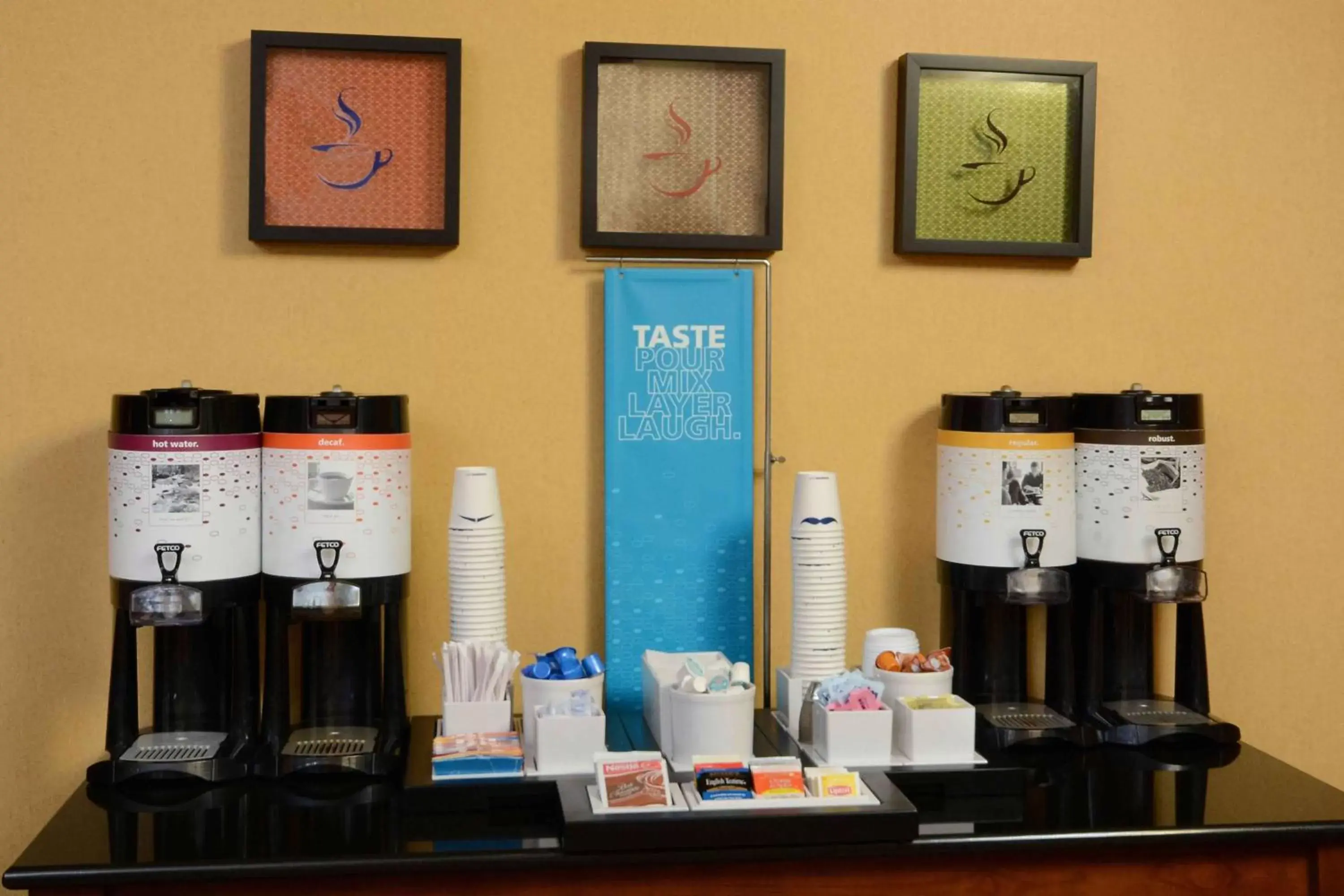 Dining area, Coffee/Tea Facilities in Hampton Inn Fayetteville Fort Bragg