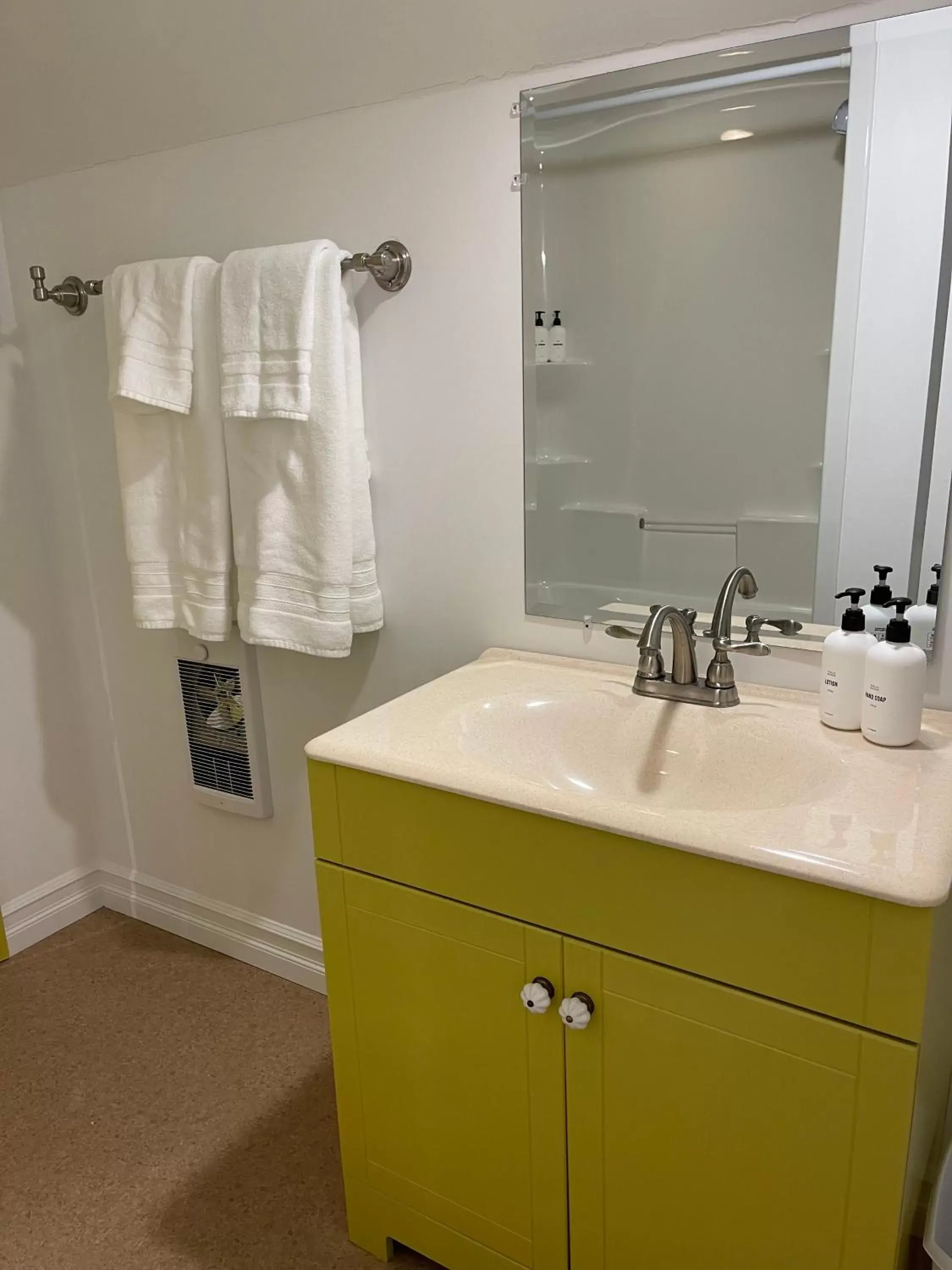 Bathroom in The Archie & Isidore Hotel