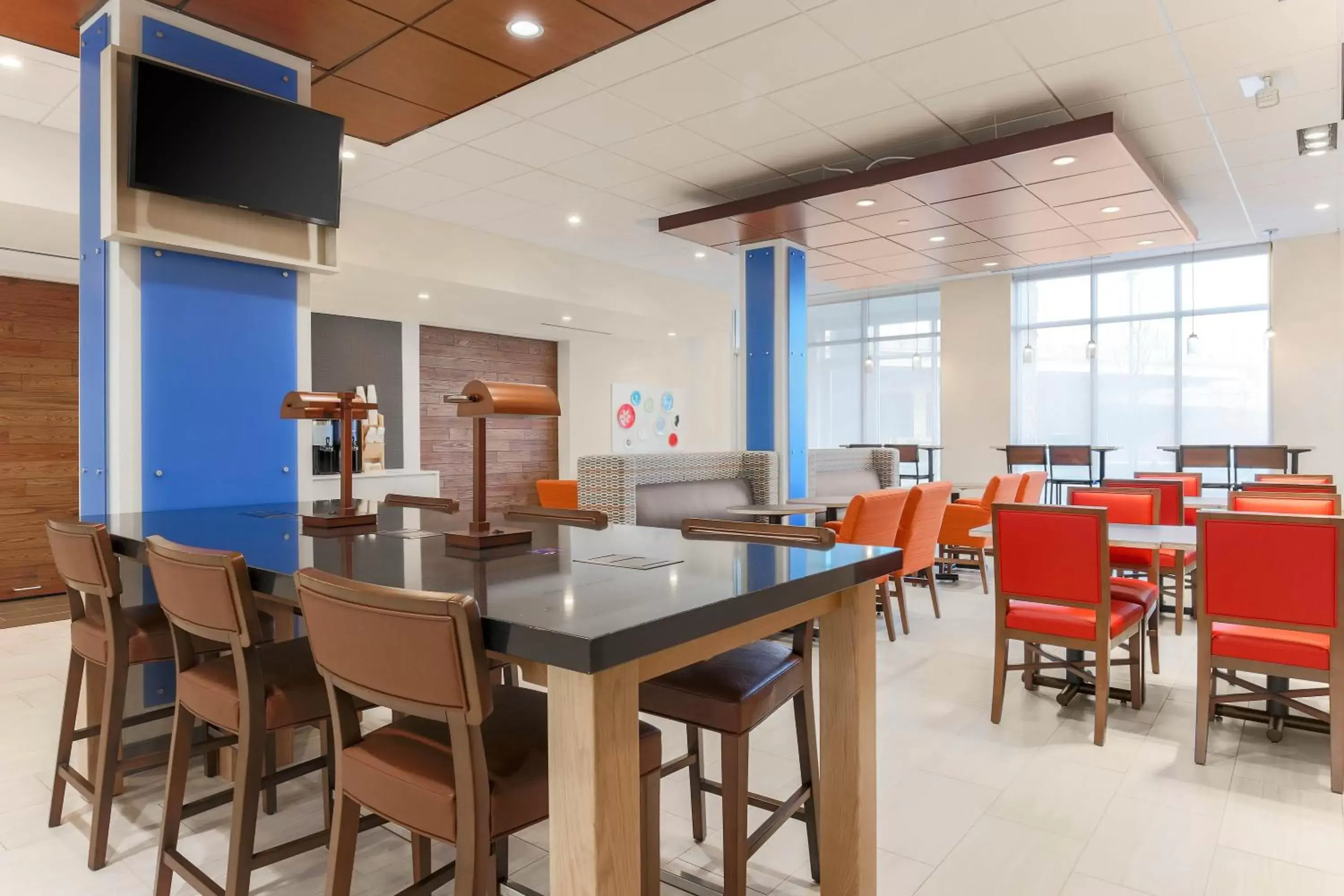 Breakfast, Restaurant/Places to Eat in Holiday Inn Express & Suites Chicago O'Hare Airport, an IHG Hotel