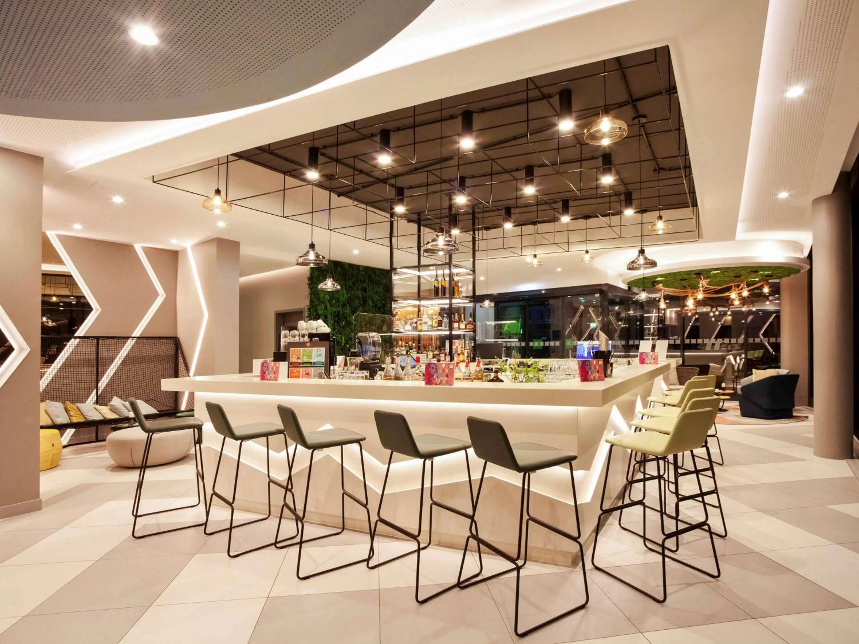 Lounge or bar in ibis Styles Klagenfurt am Woerthersee