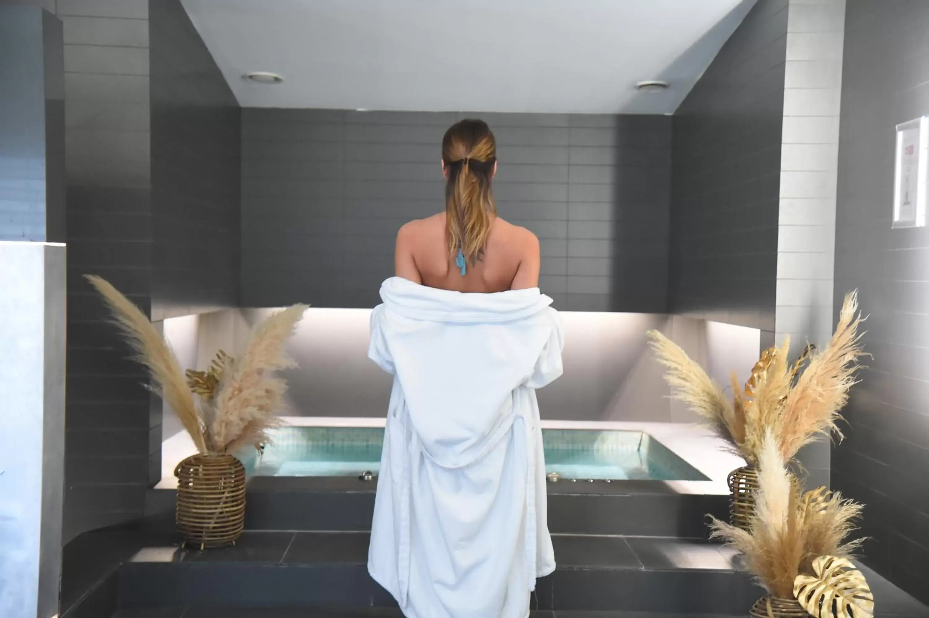 Hot Spring Bath in Royal Antibes - Luxury Hotel, Résidence, Beach & Spa