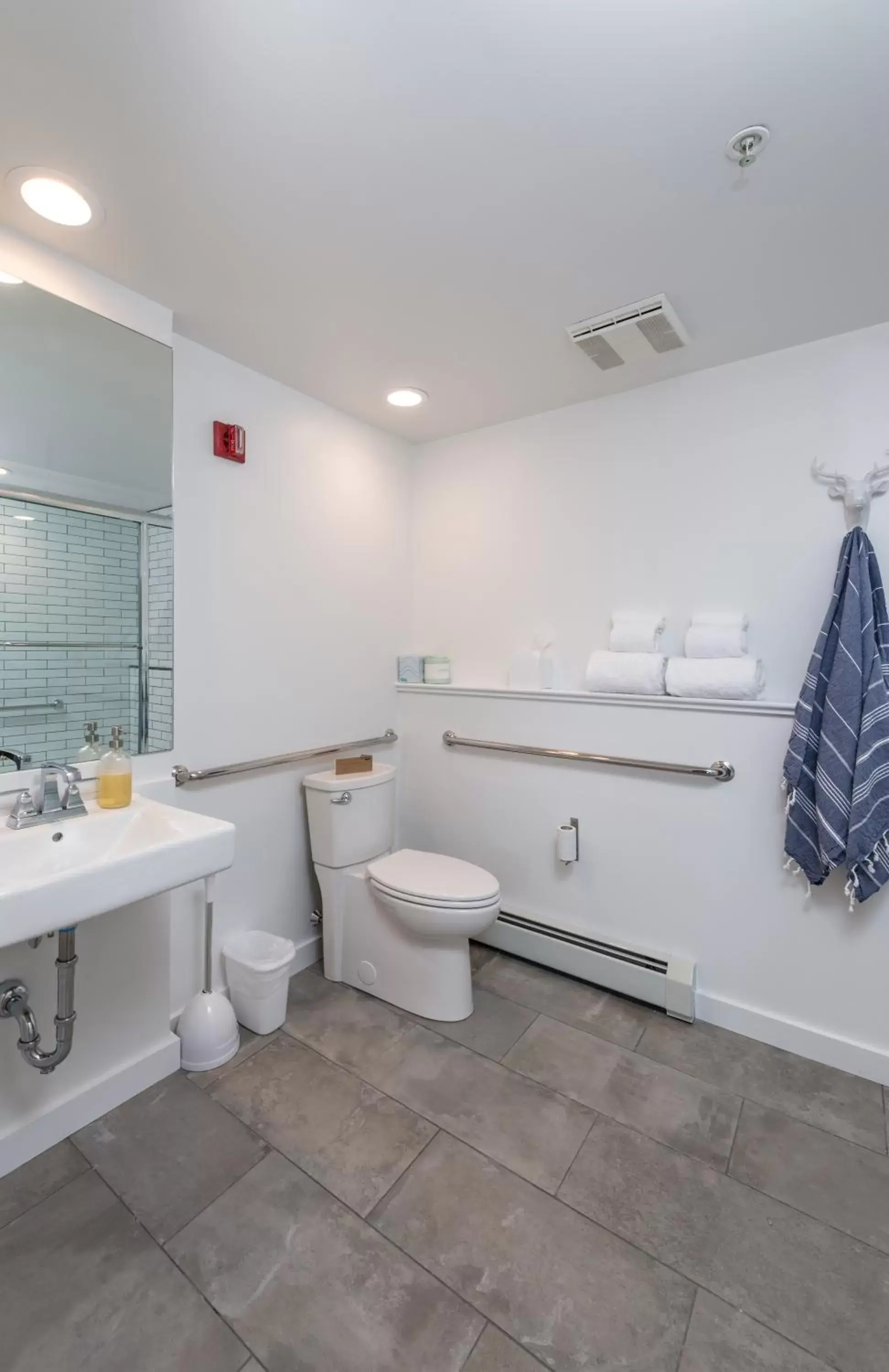 Bathroom in ViewPoint Hotel