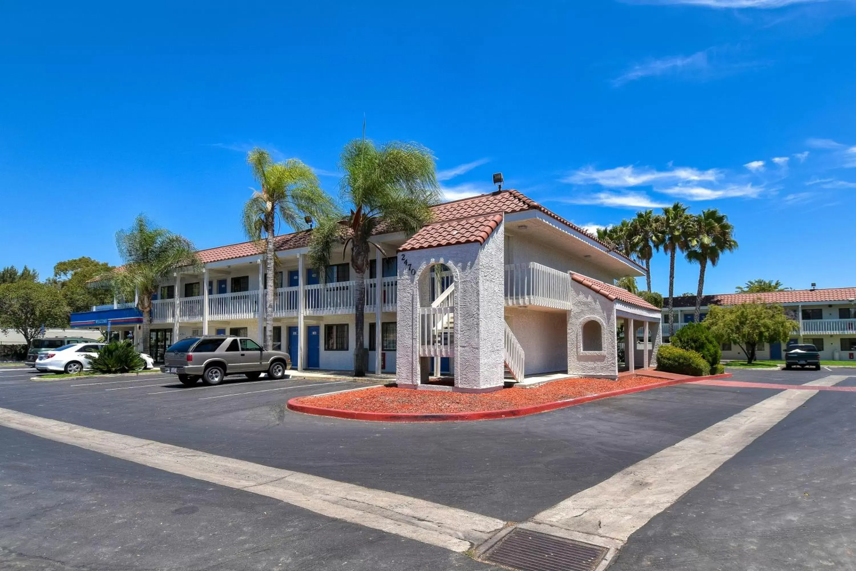 Facade/entrance, Property Building in Motel 6-Pomona, CA - Los Angeles