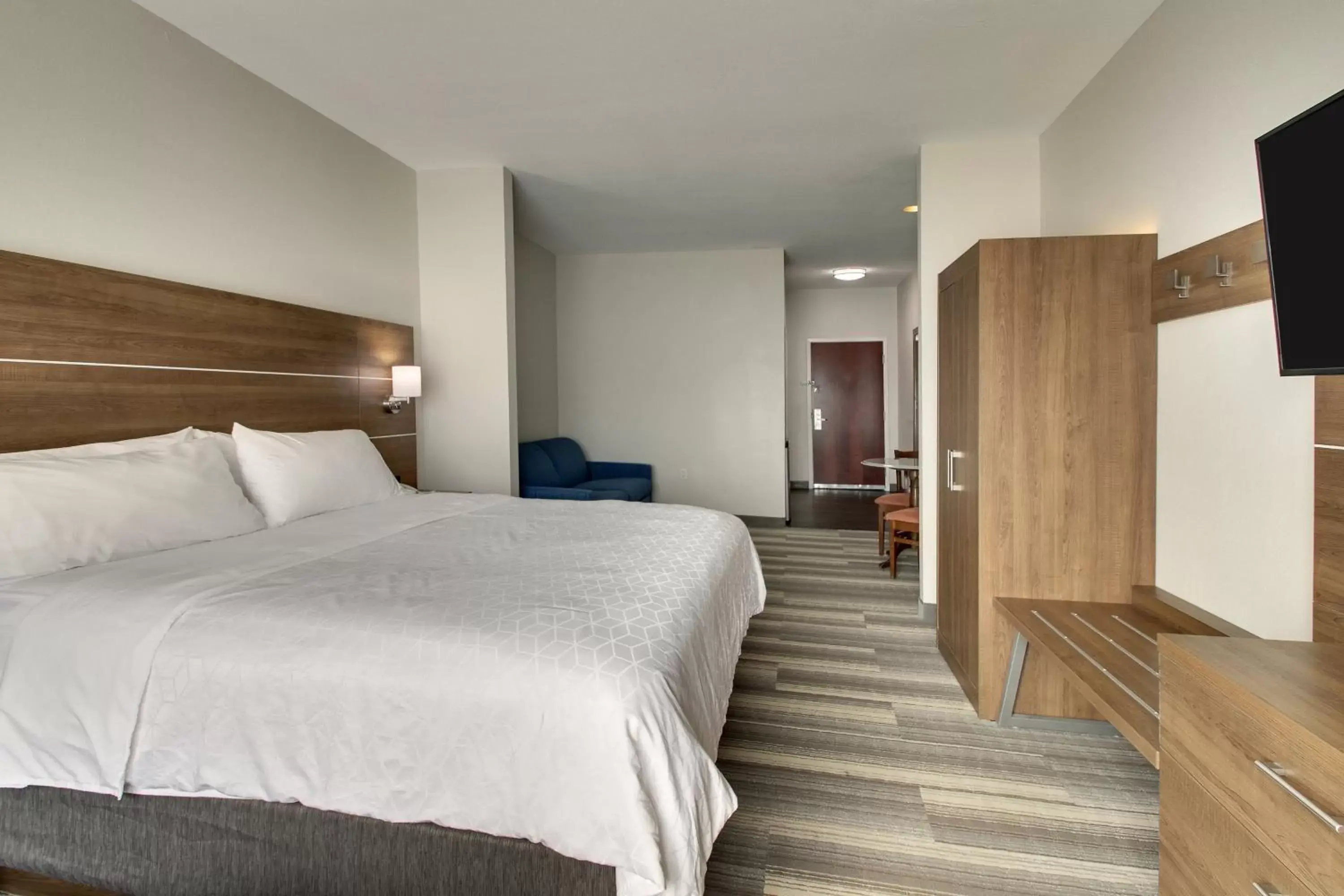 Bedroom, Bed in Holiday Inn Express & Suites Laurel, an IHG Hotel