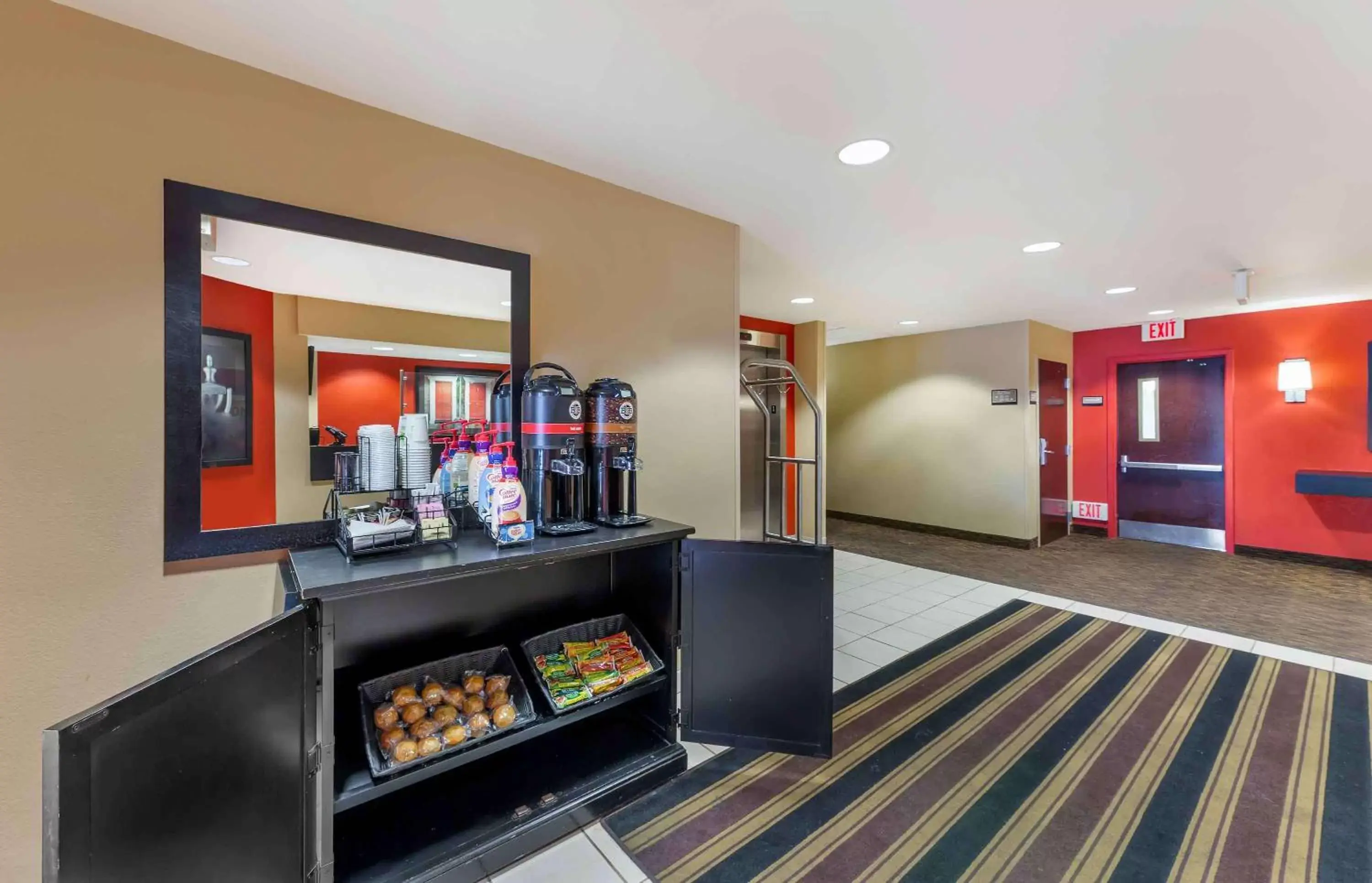 Breakfast in Extended Stay America Suites - Cleveland - Brooklyn
