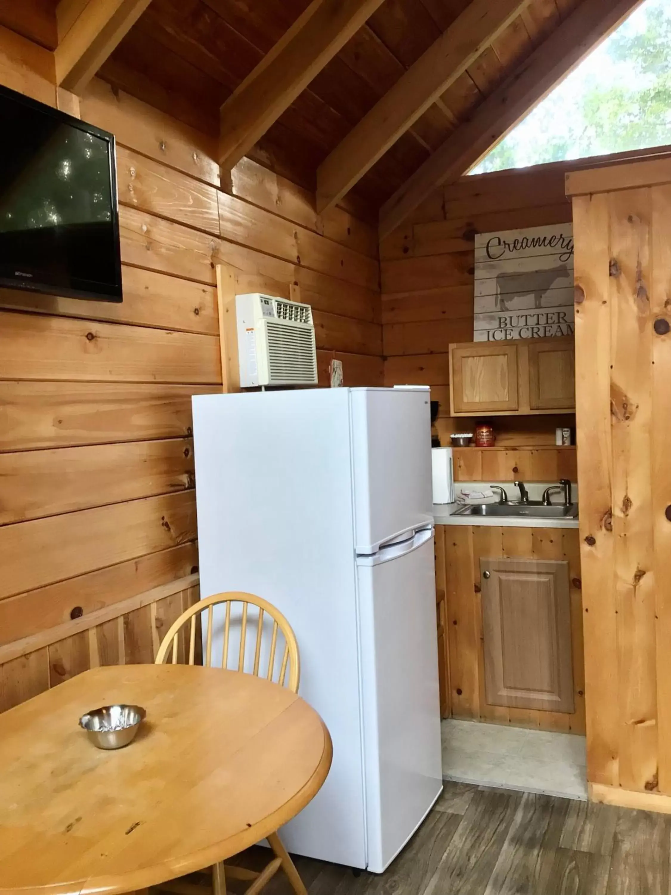 Kitchen or kitchenette, Kitchen/Kitchenette in Kozy Haven Log Cabin Rentals