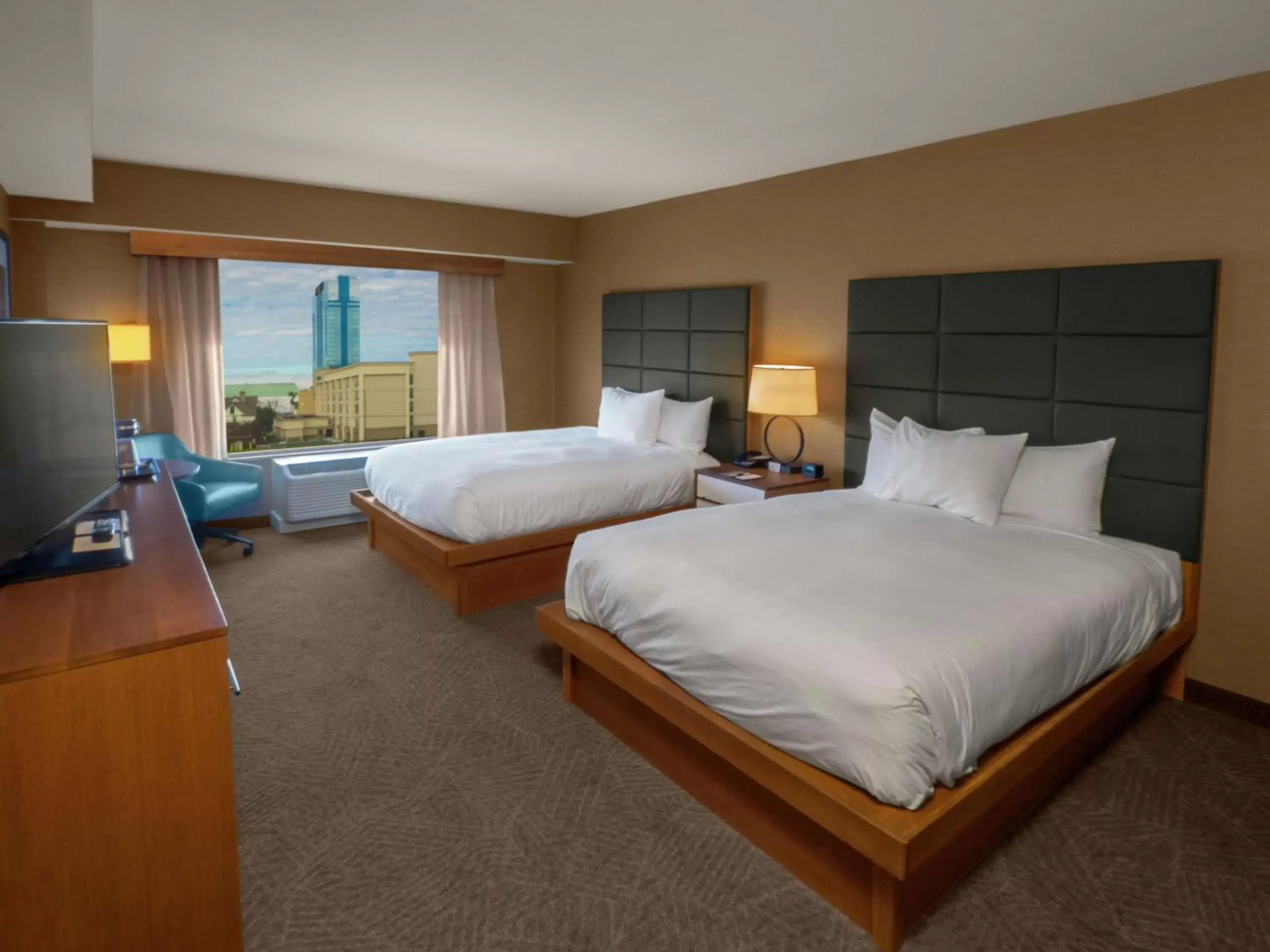Bed in DoubleTree by Hilton Hotel Niagara Falls New York