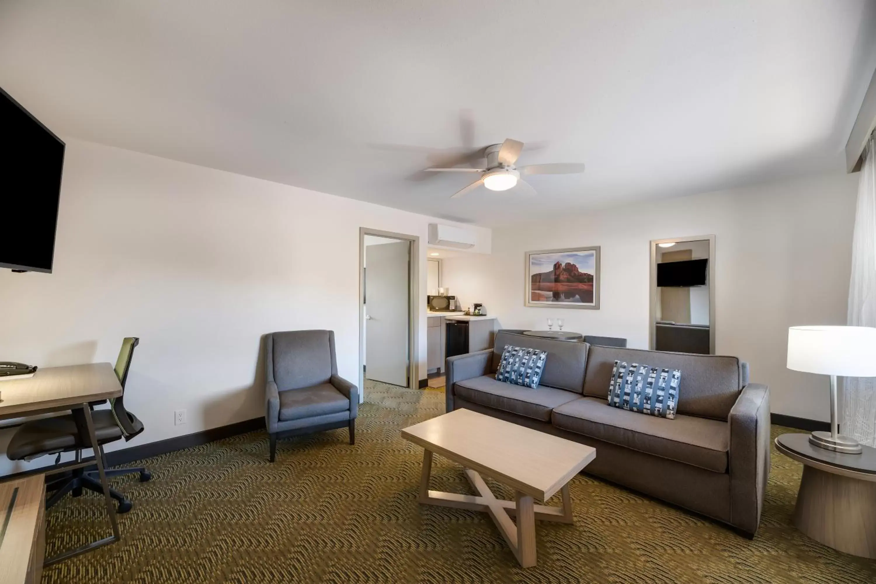 Bed, Seating Area in GreenTree Inn Sedona