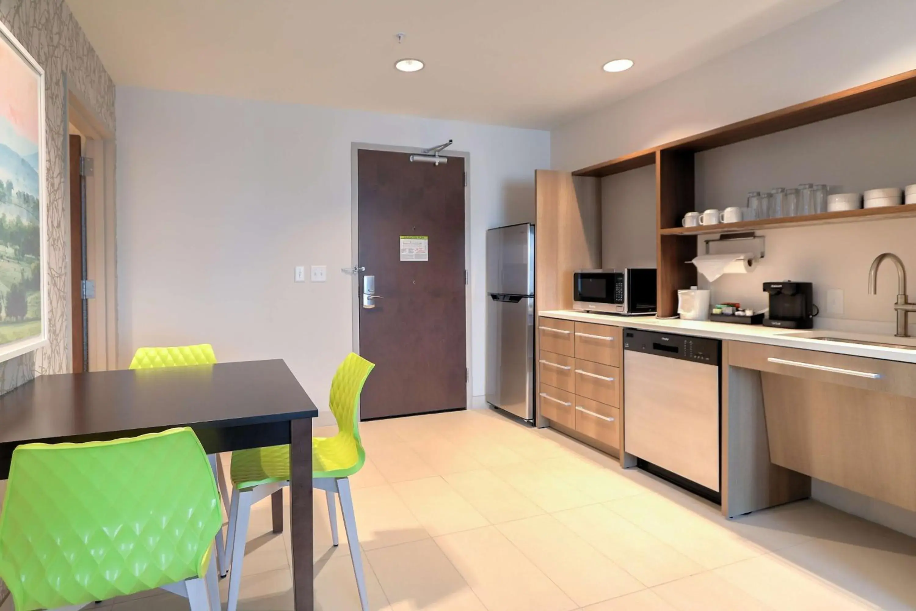 Kitchen or kitchenette, Kitchen/Kitchenette in Home2 Suites By Hilton Alcoa Knoxville Airport