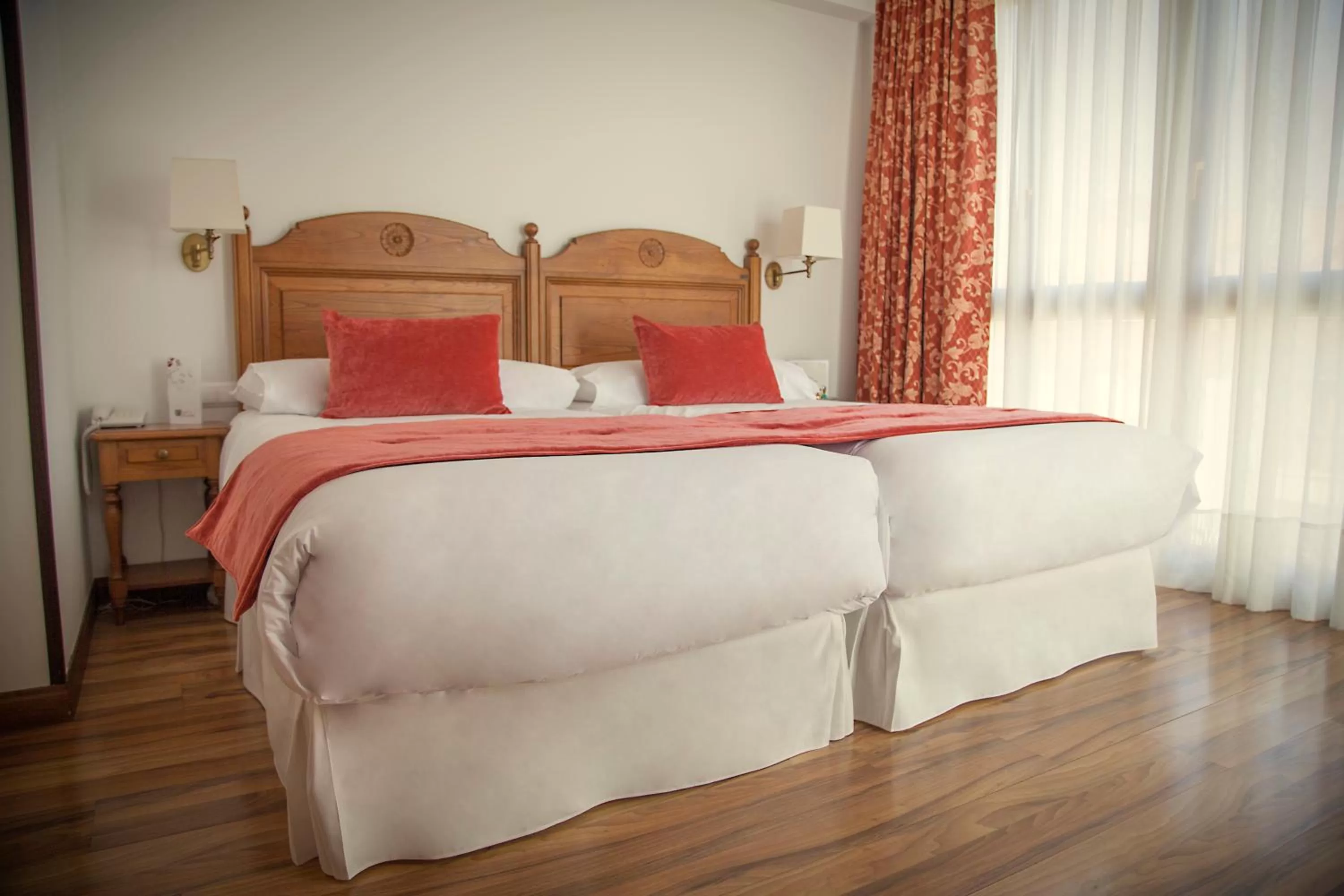 Photo of the whole room, Bed in Palacio Azcárate Hotel