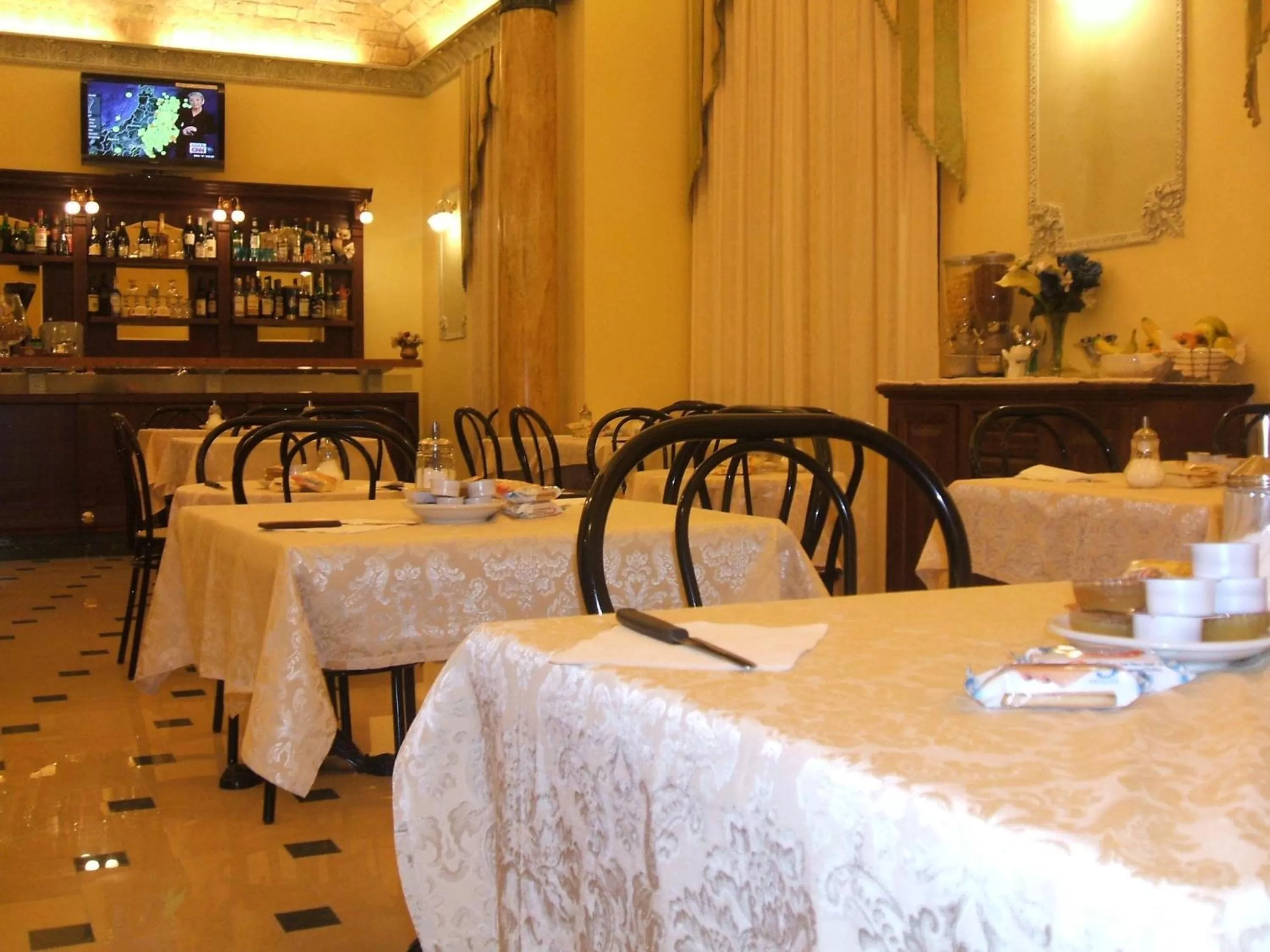 Restaurant/places to eat in Cambridge Hotel