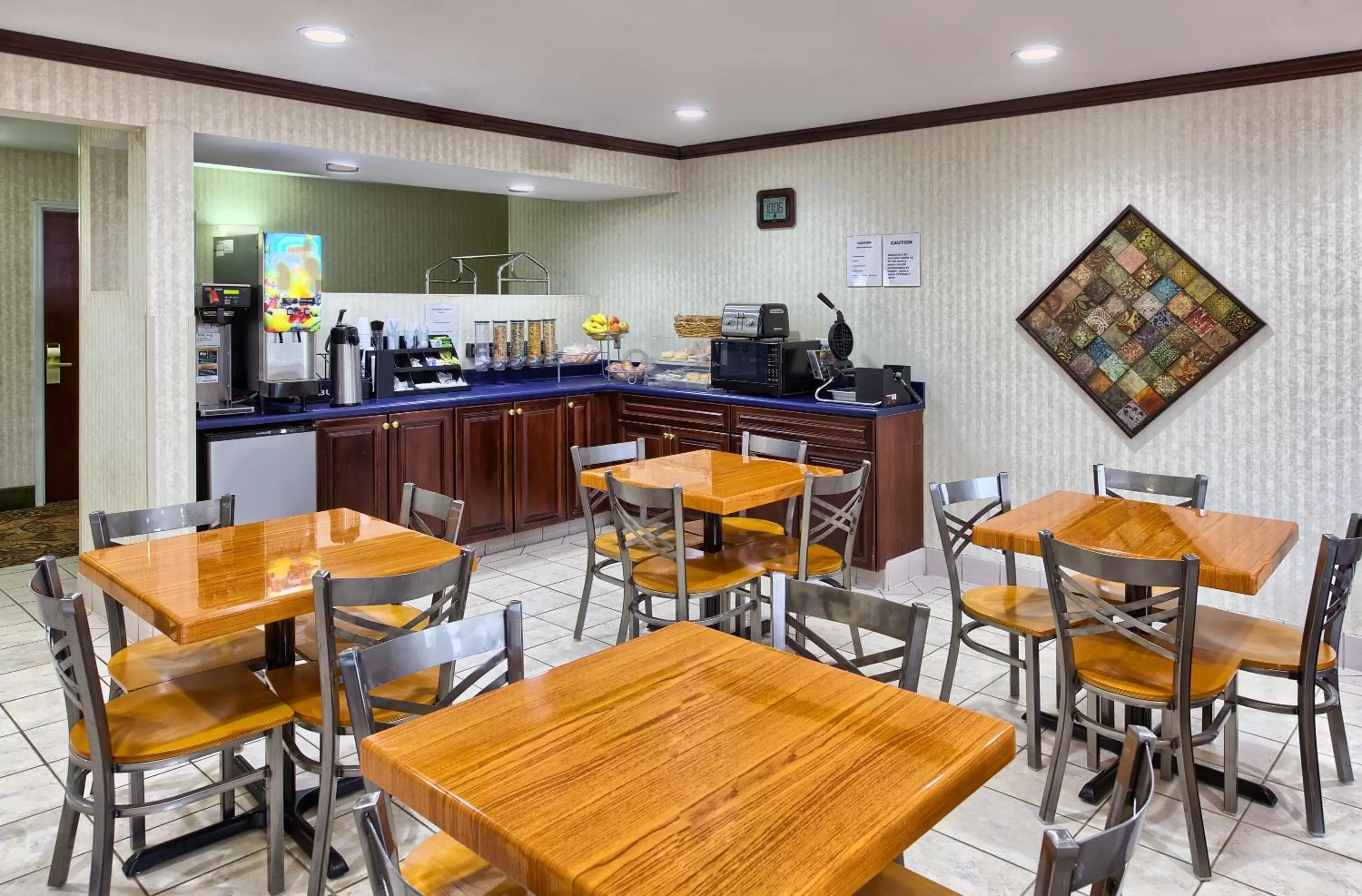 Breakfast in Country Hearth Inn of Knightdale