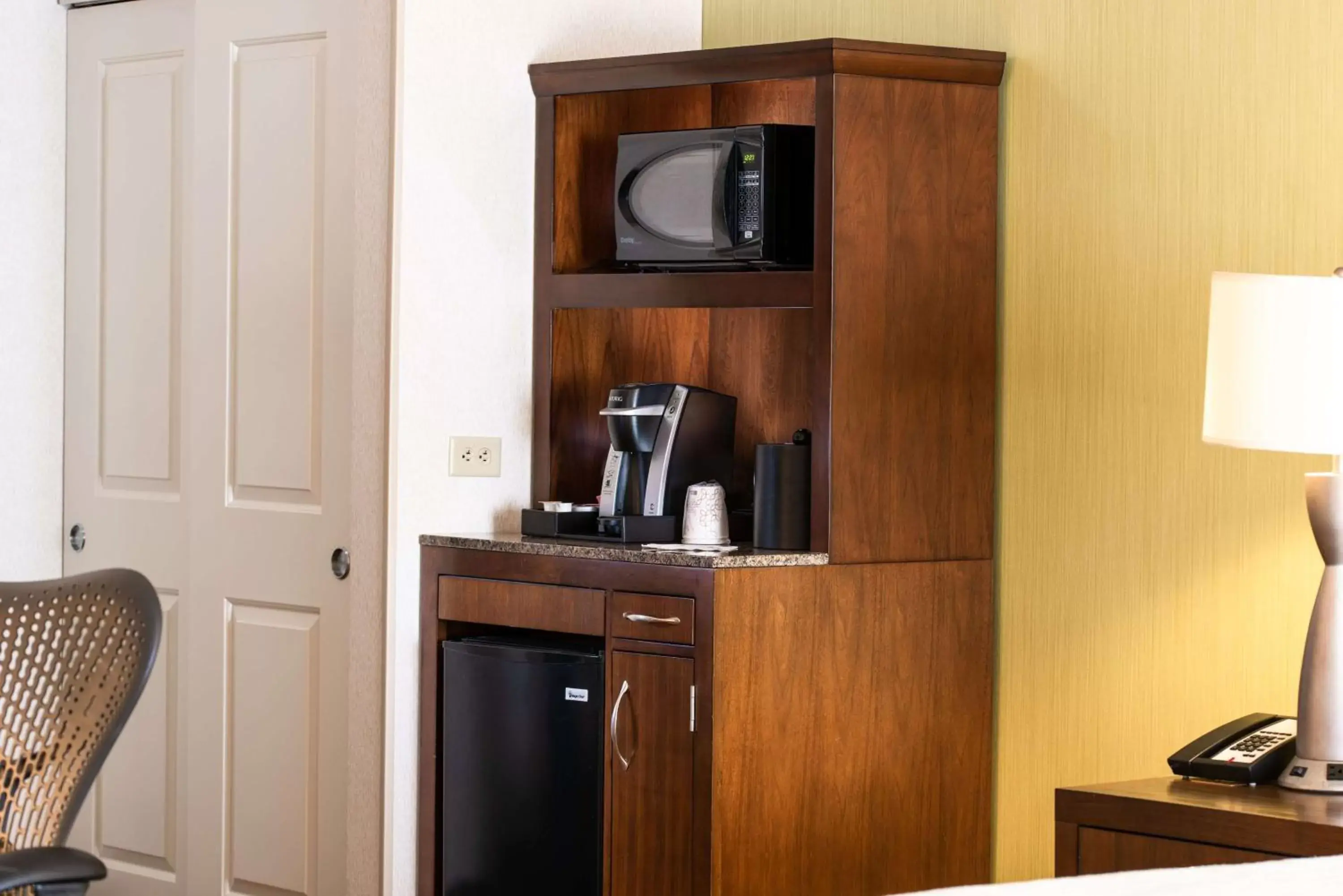 Other, Kitchen/Kitchenette in Hilton Garden Inn Portland Airport