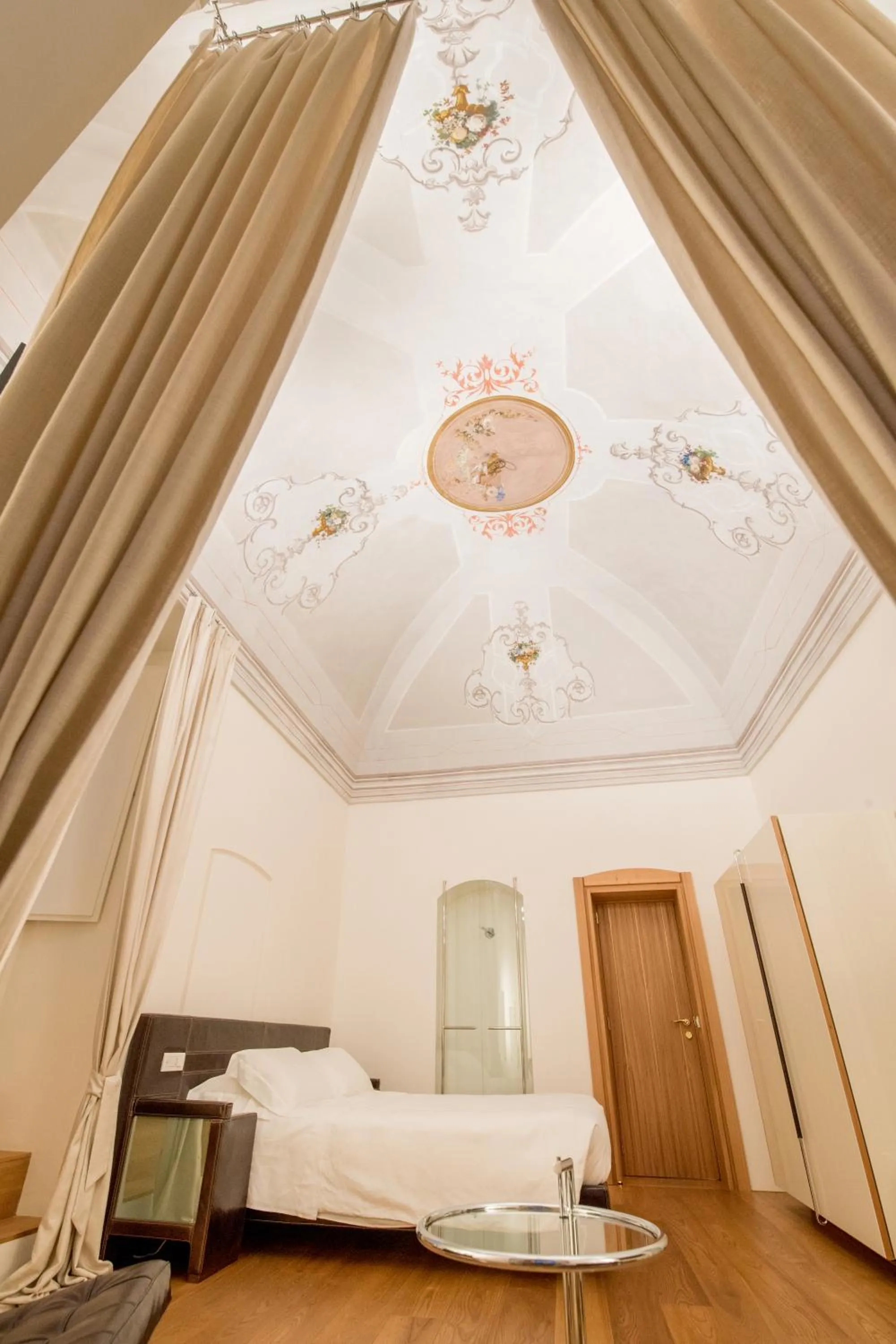 Photo of the whole room, Bed in Dimora Intini