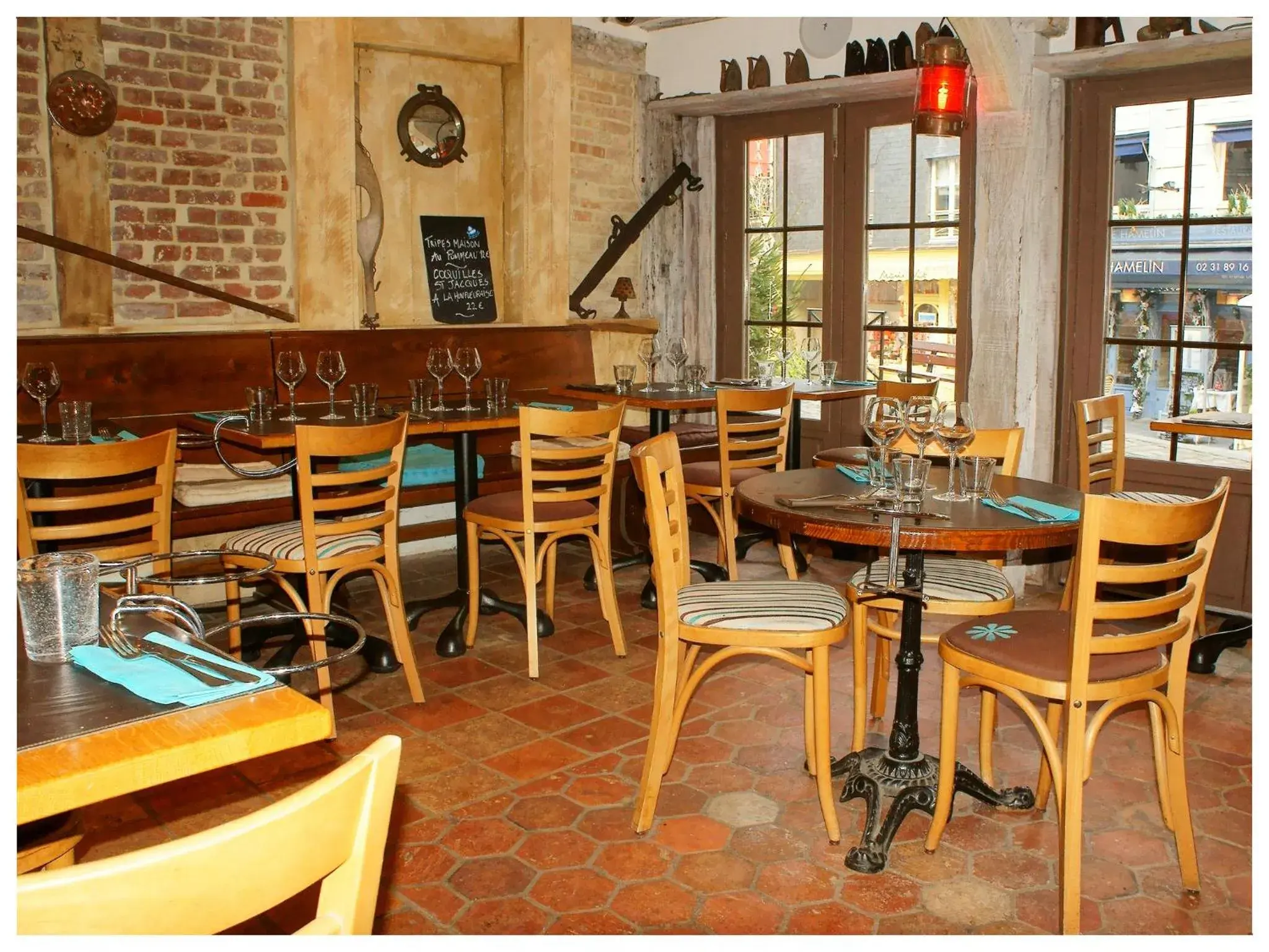 Restaurant/Places to Eat in Entre Terre Et Mer