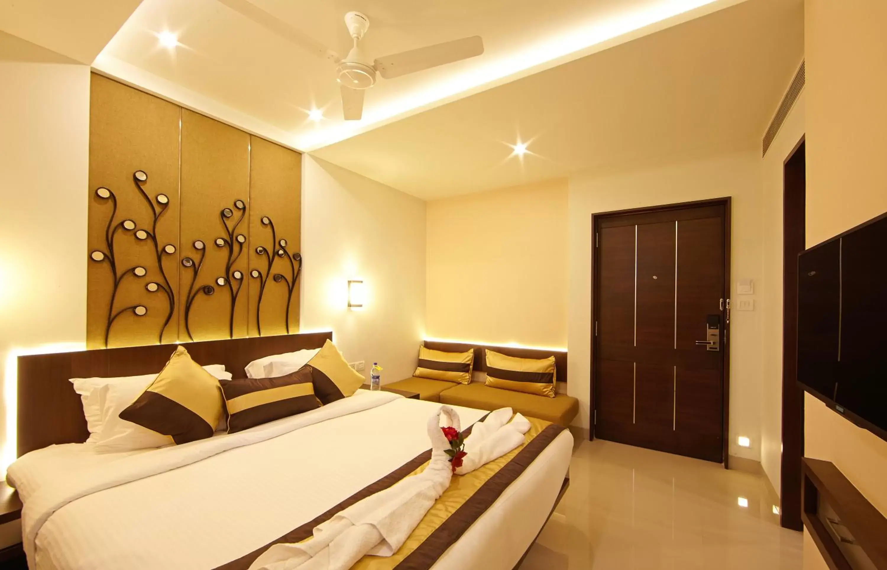 Photo of the whole room, Bed in Golden Fruits Business Suites