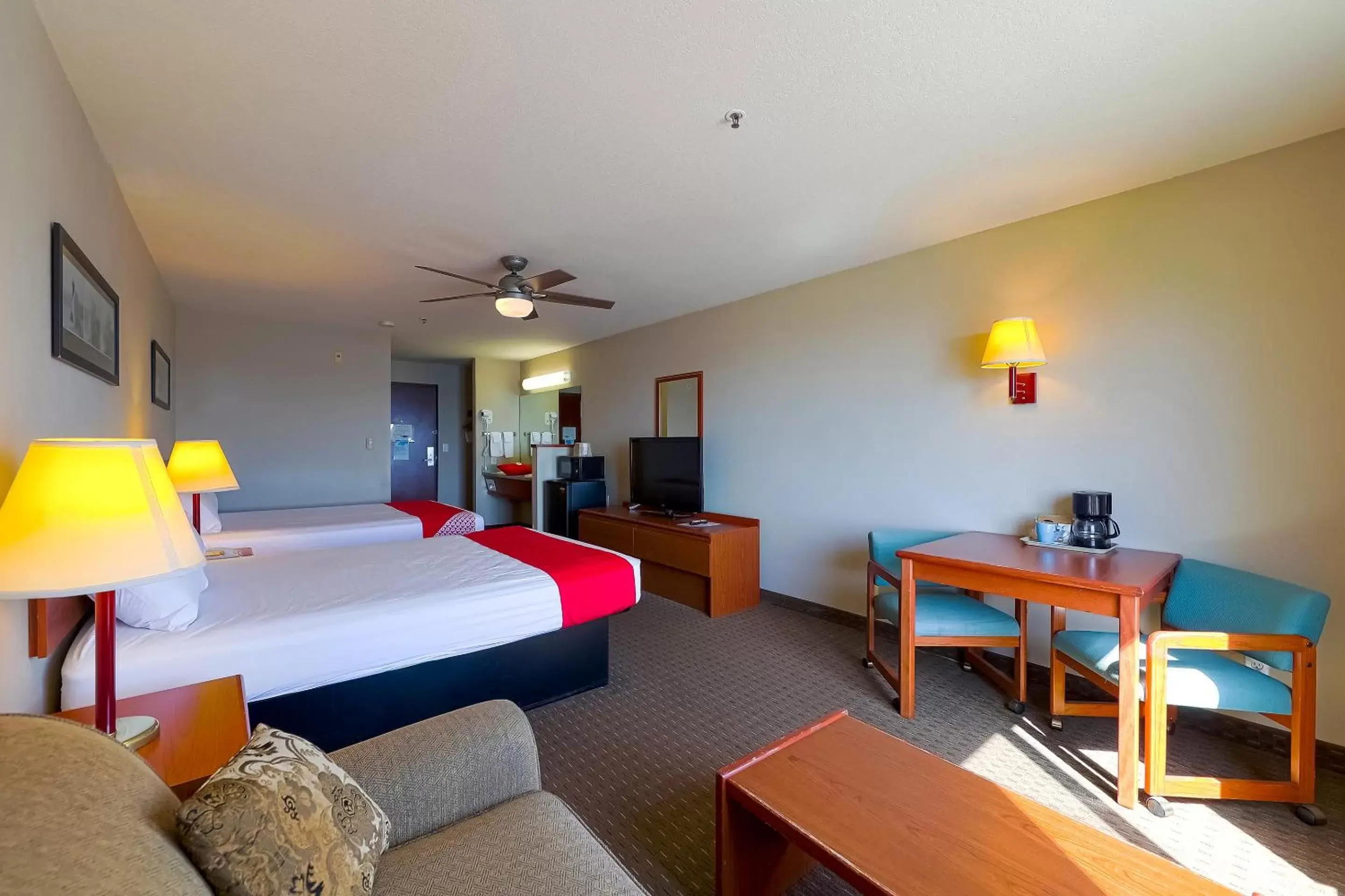 Bedroom in Siletz Bay Beachfront Hotel by OYO Lincoln City