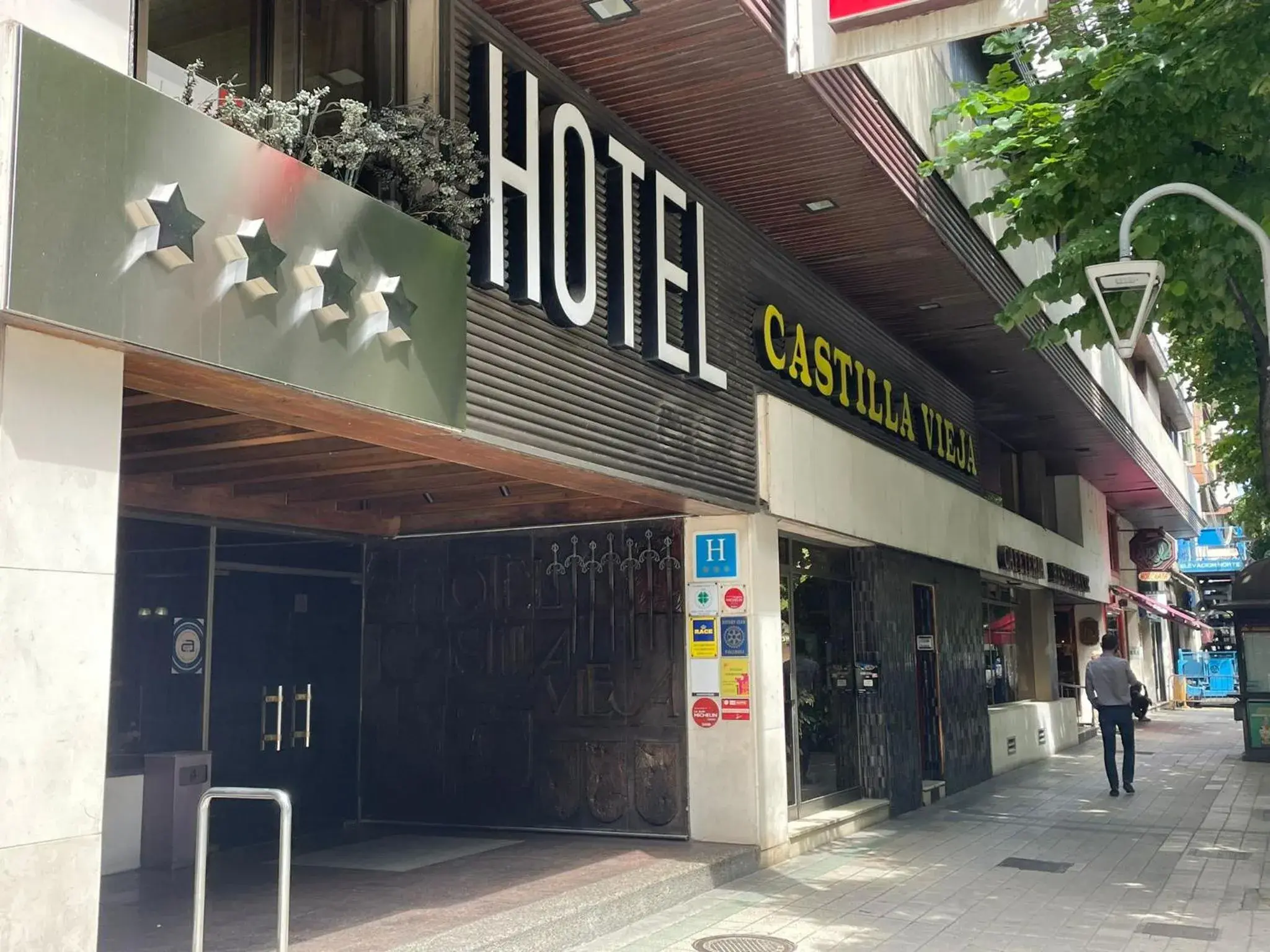 Property building in Hotel Castilla Vieja