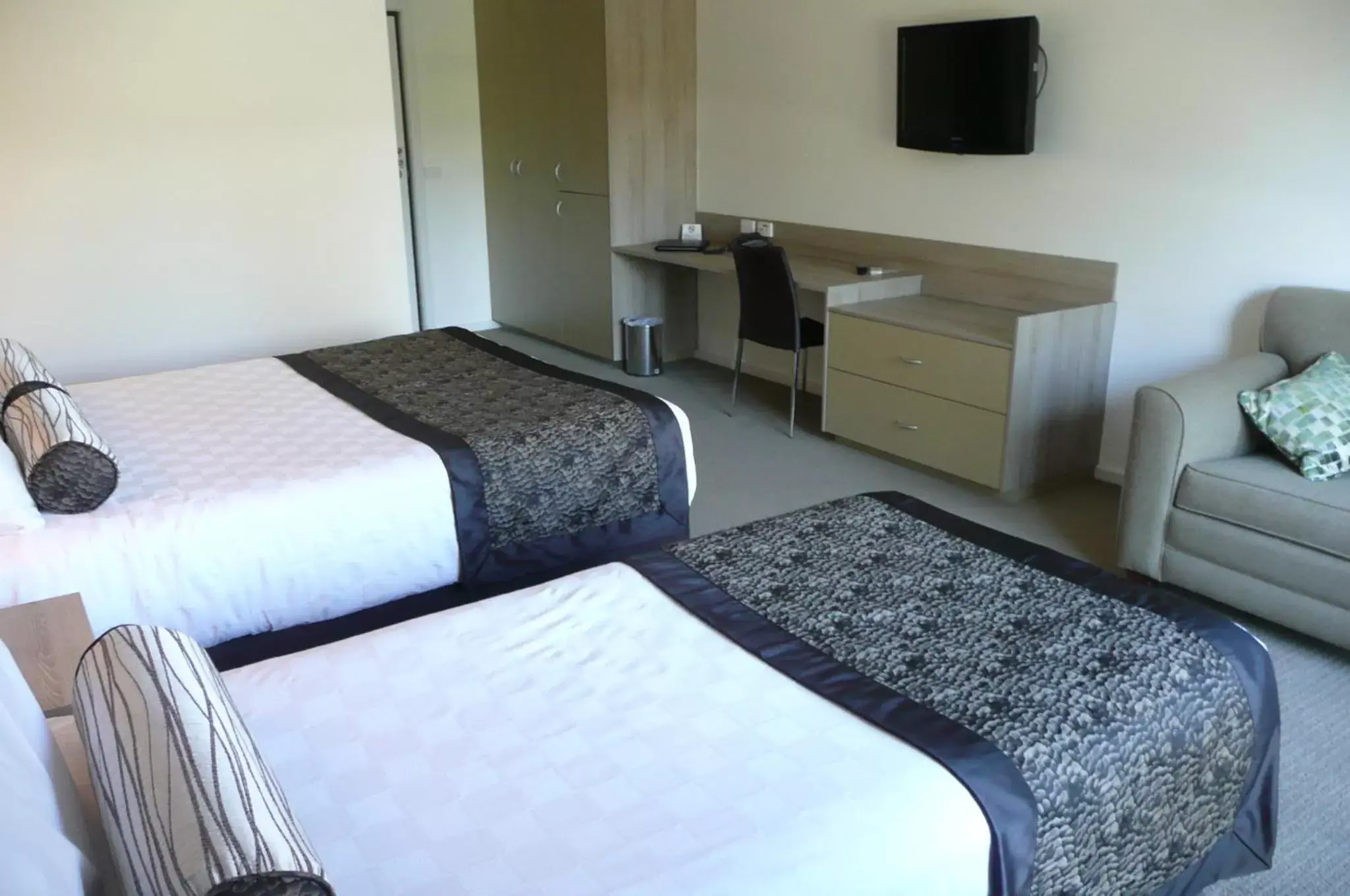 Bedroom, Bed in Springs Mittagong