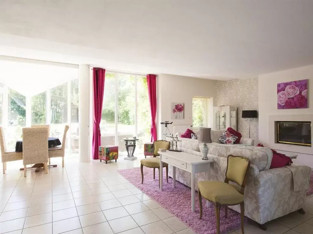 Living room, Seating Area in Chambres d'Hotes - La Marmoire