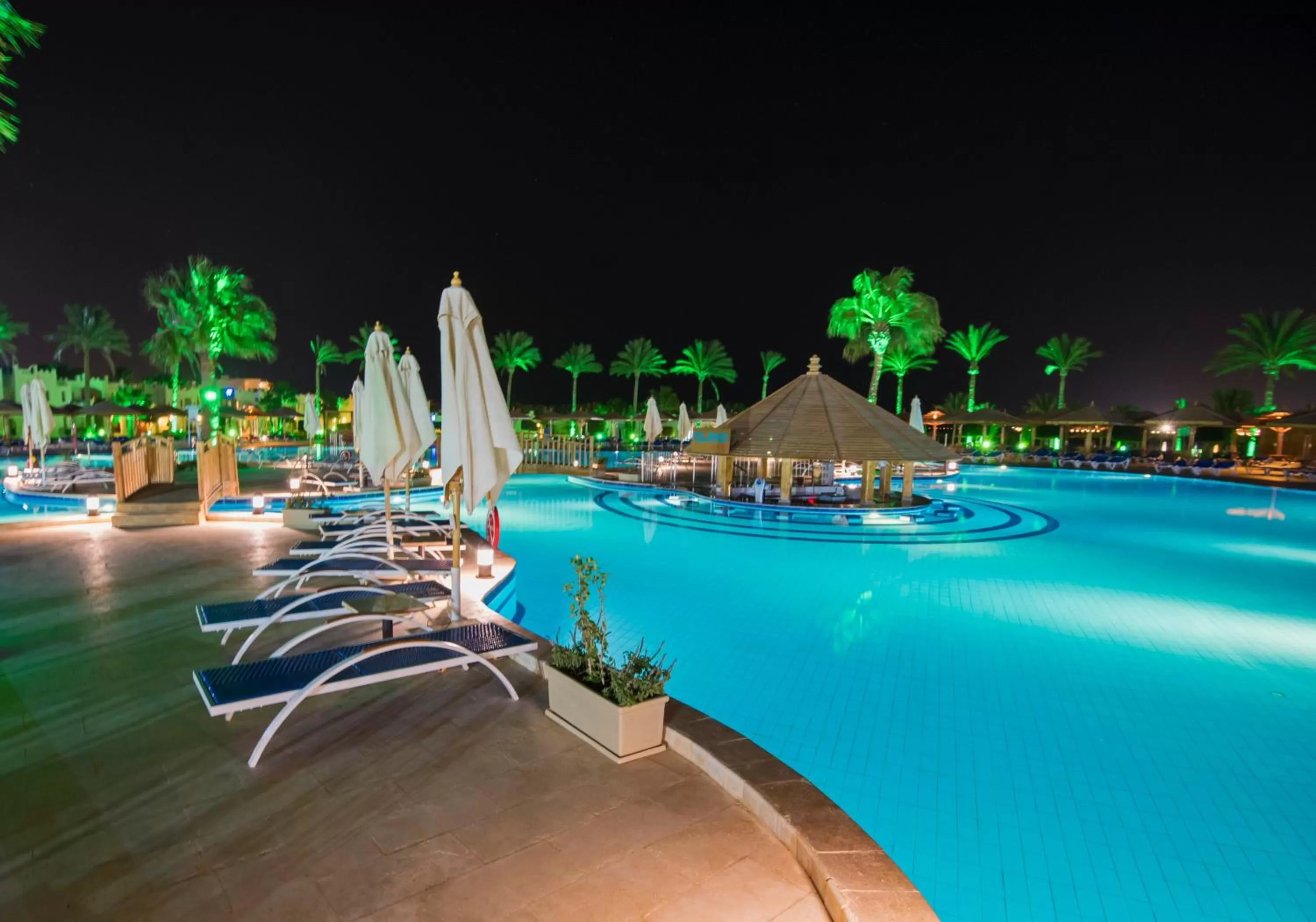 Swimming pool in Sunrise Royal Makadi Resort