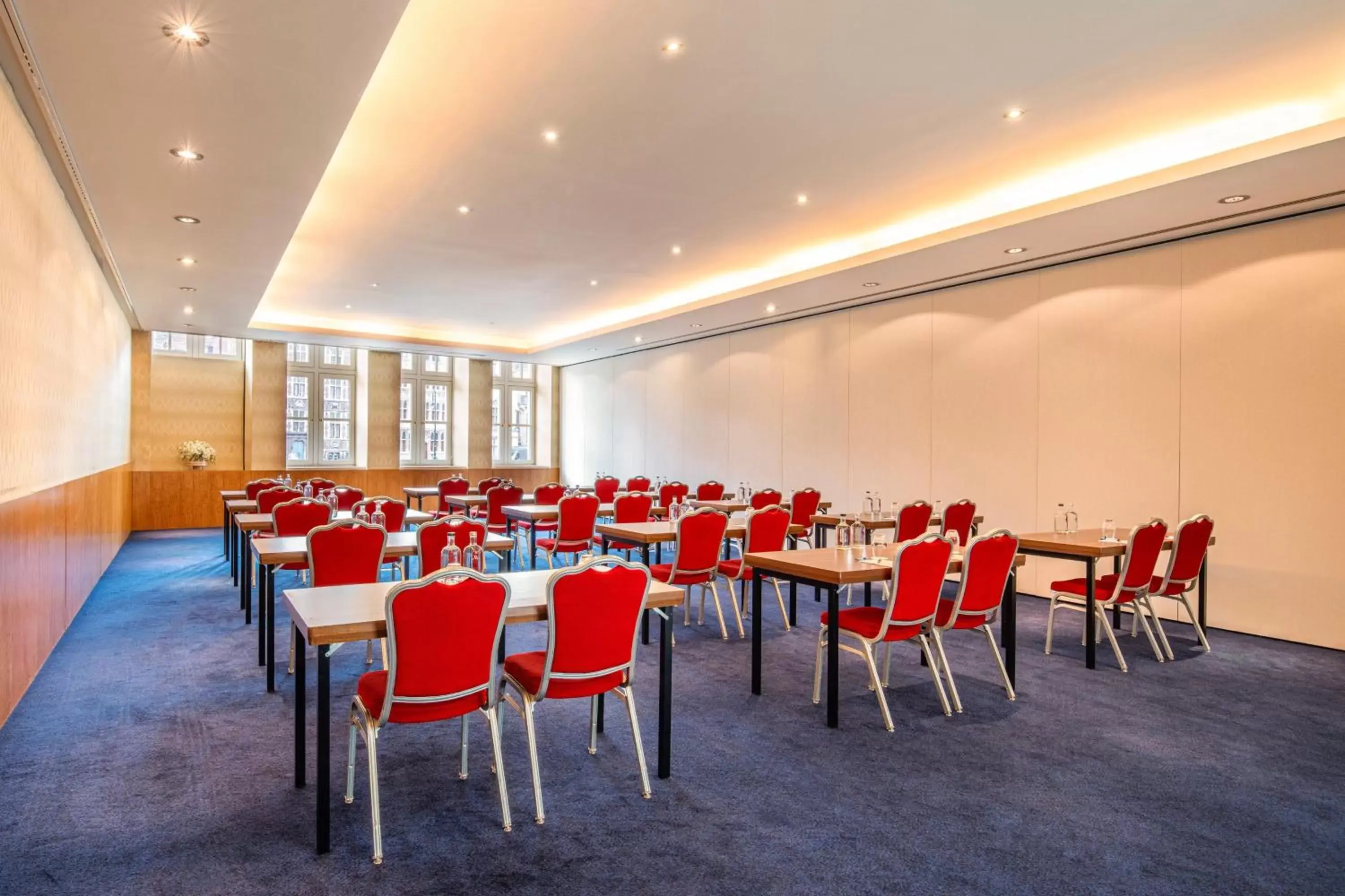 Meeting/conference room, Restaurant/Places to Eat in Ghent Marriott Hotel