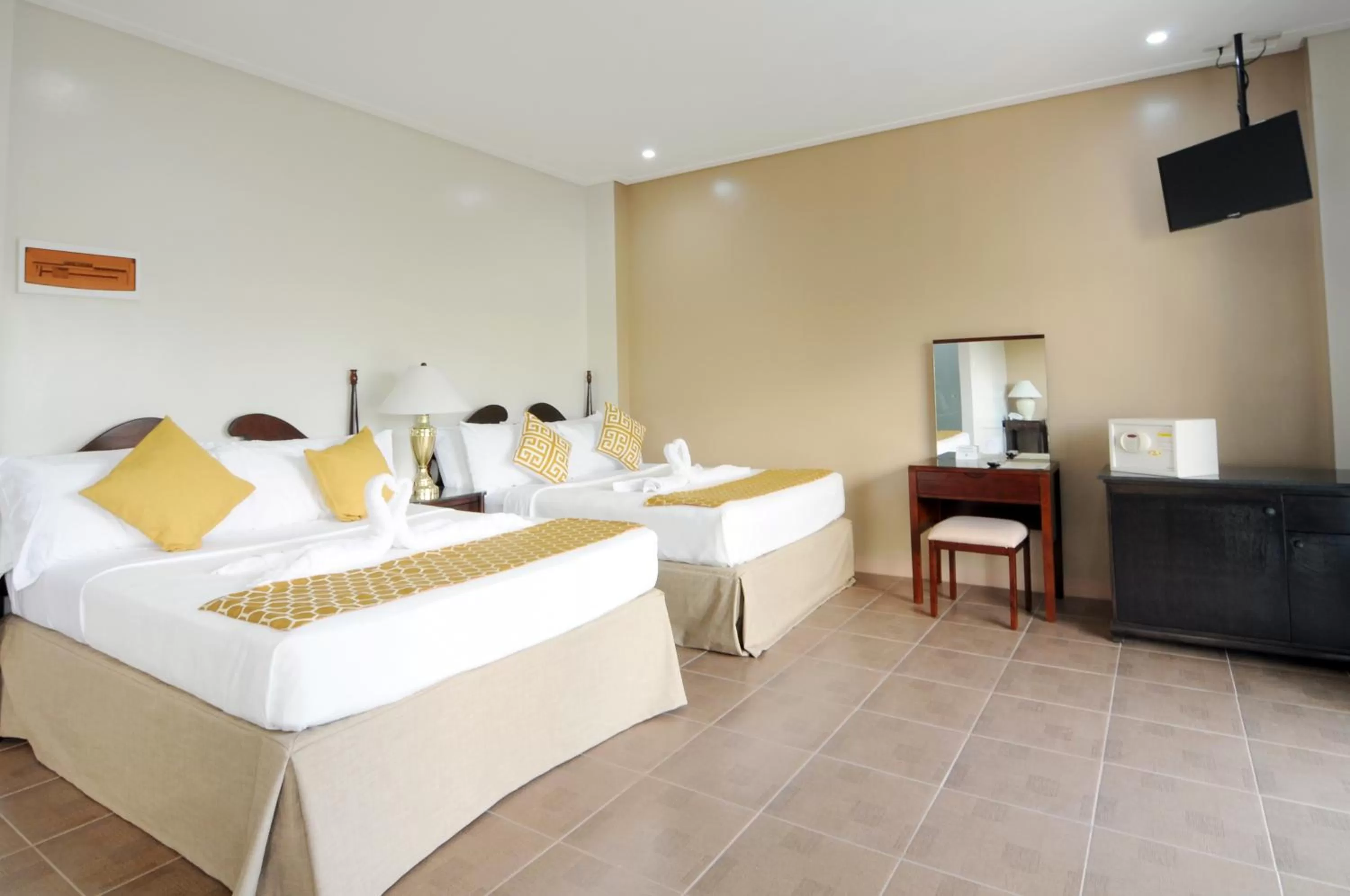 Bedroom, Bed in 717 Cesar Place Hotel