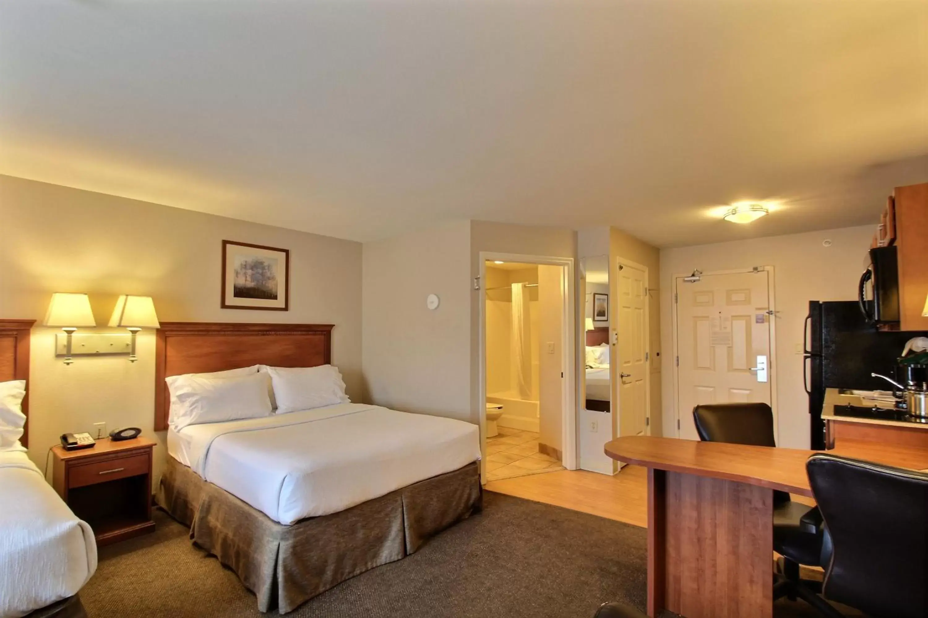 Bedroom in Candlewood Suites Milwaukee Airport - Oak Creek, an IHG Hotel