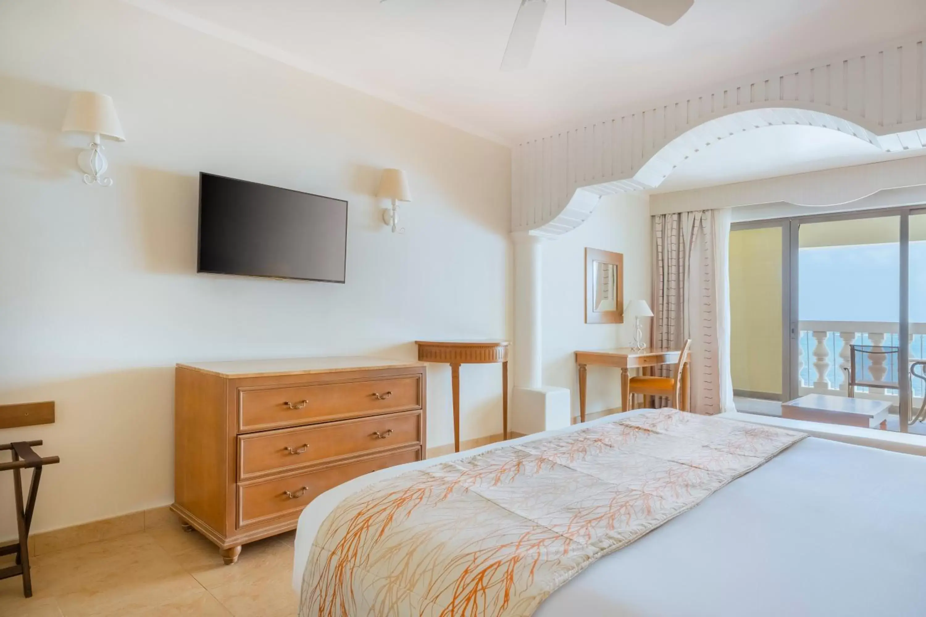 Bedroom, Bed in Iberostar Rose Hall Beach