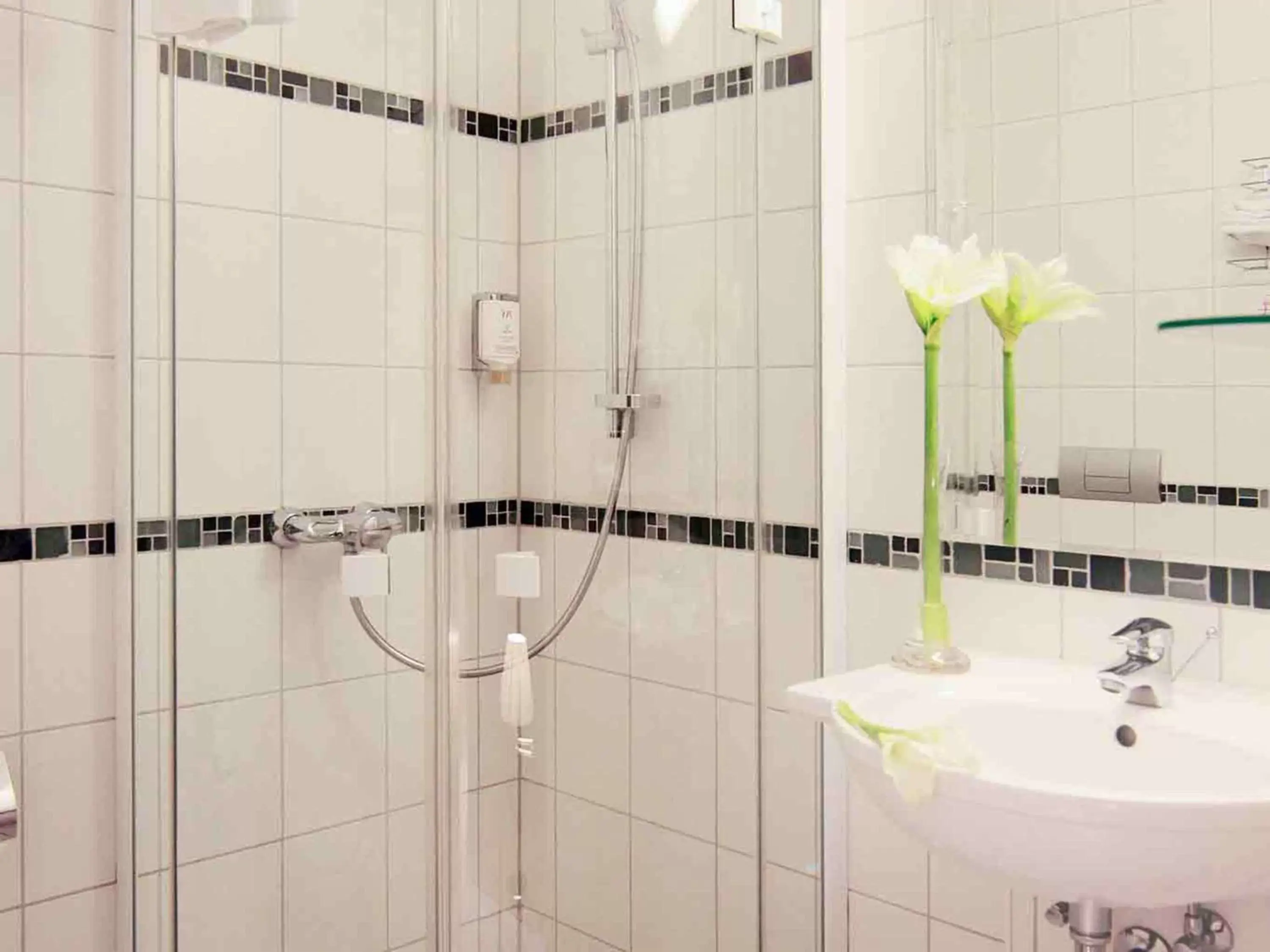 Photo of the whole room, Bathroom in Boulevard Hotel Altstadt Schwerin