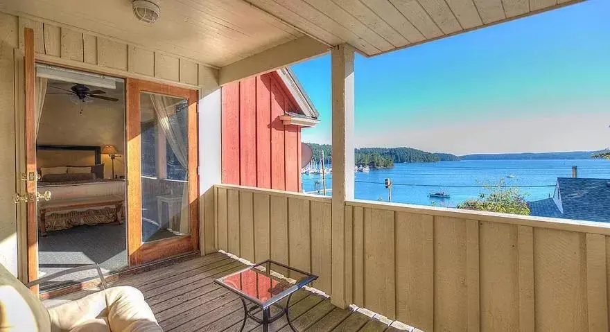 Balcony/Terrace in Kingfish at West Sound