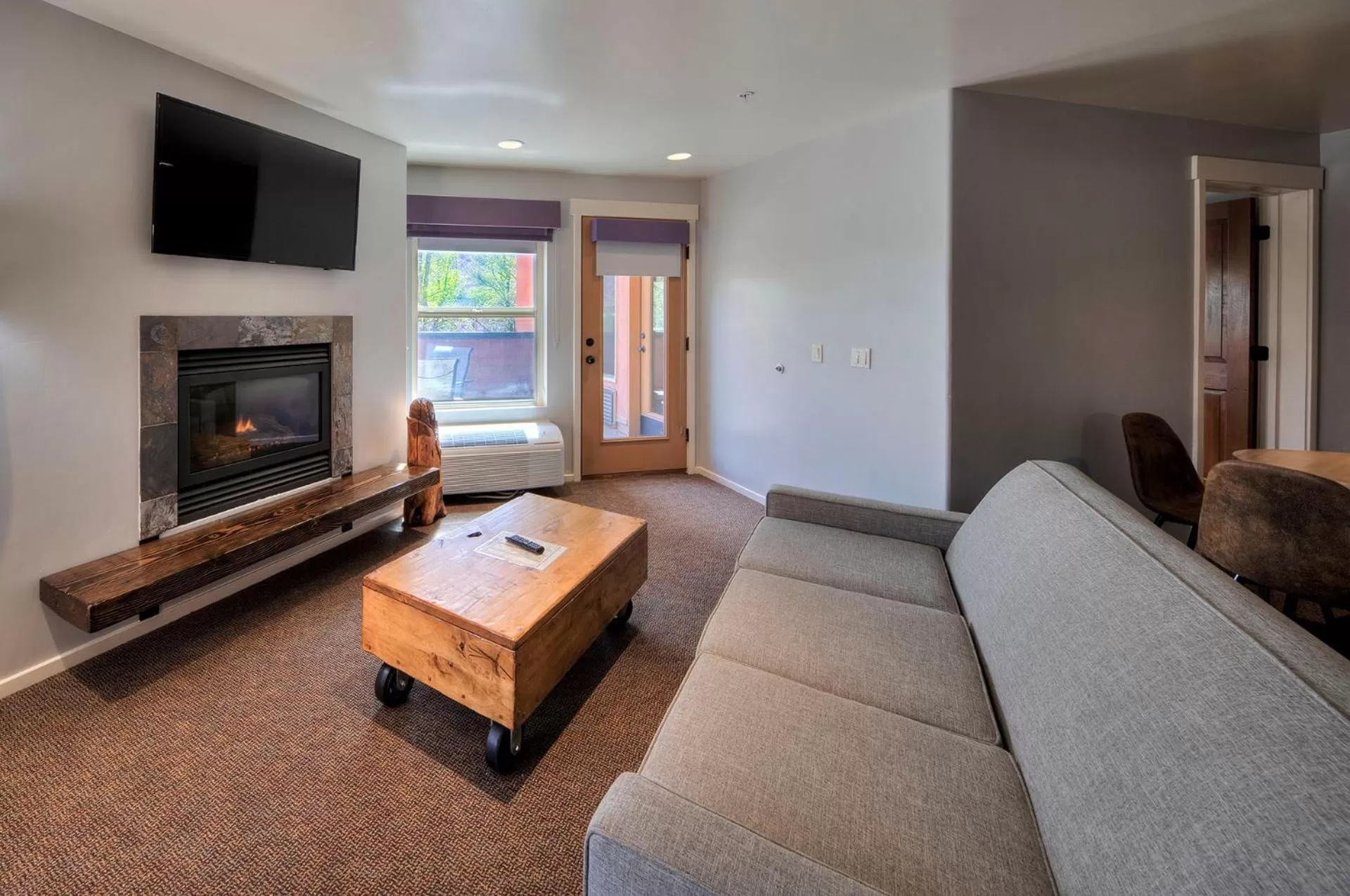 Communal lounge/ TV room in The Gonzo Inn