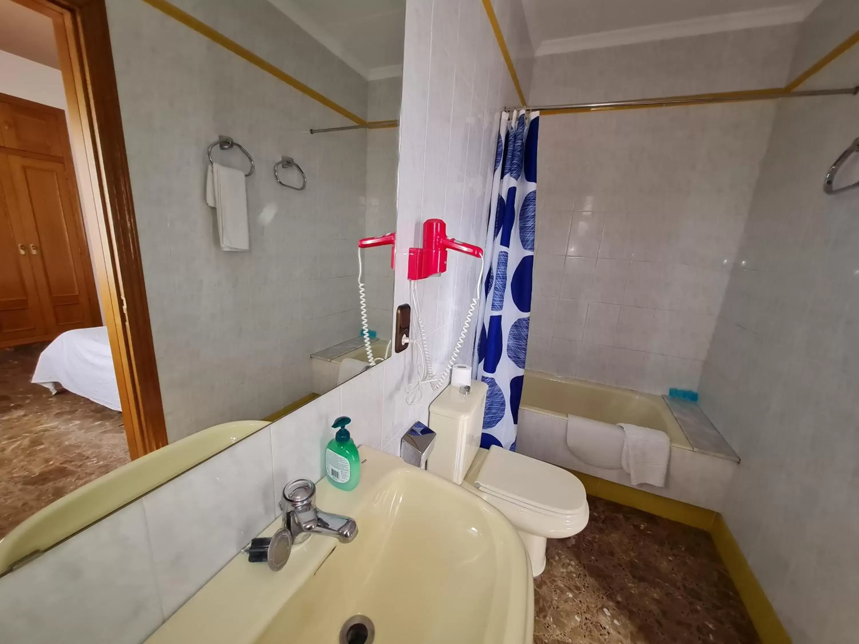 Bathroom in Hotel Bon Lloc