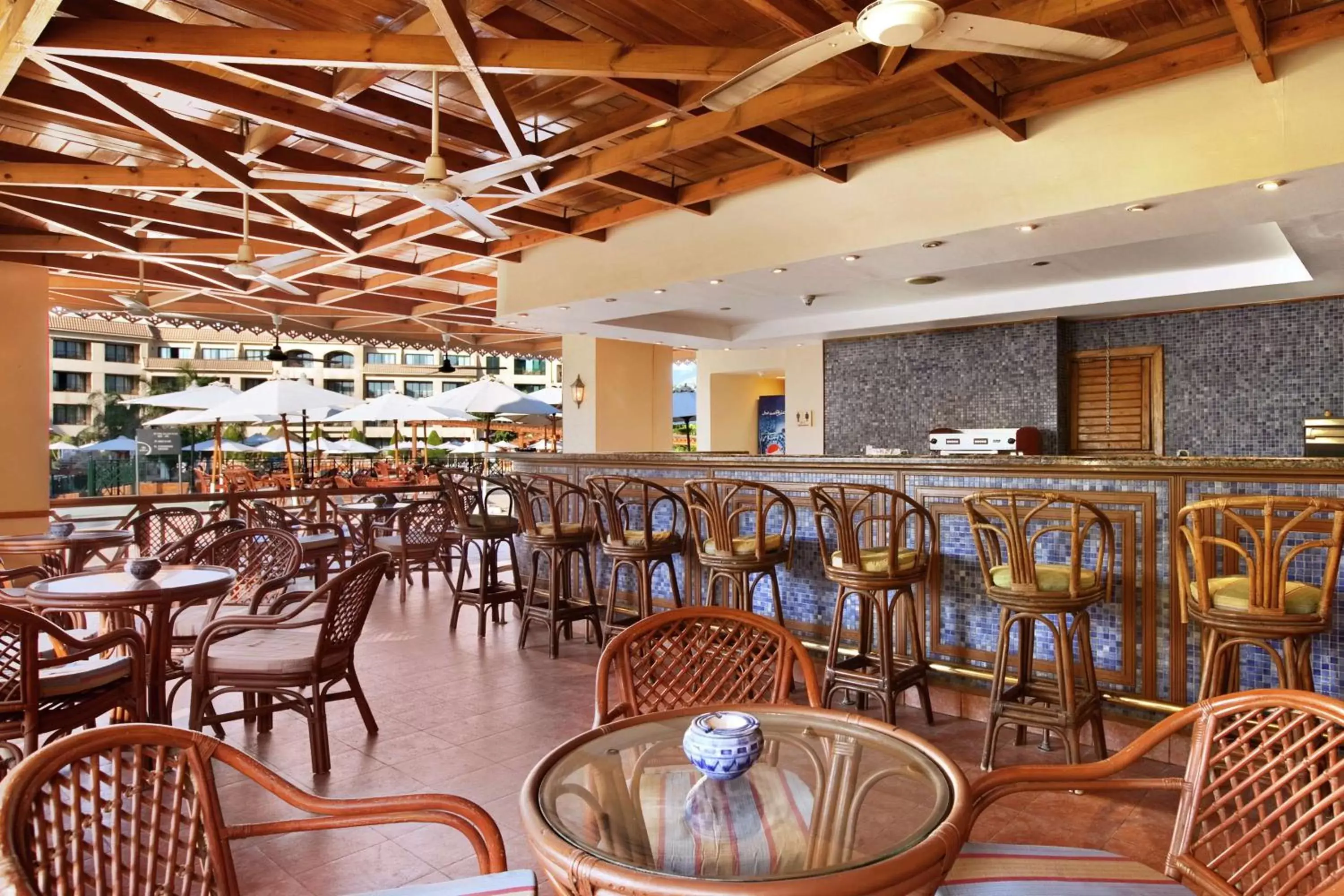 Lounge or bar, Restaurant/Places to Eat in Hilton Pyramids Golf