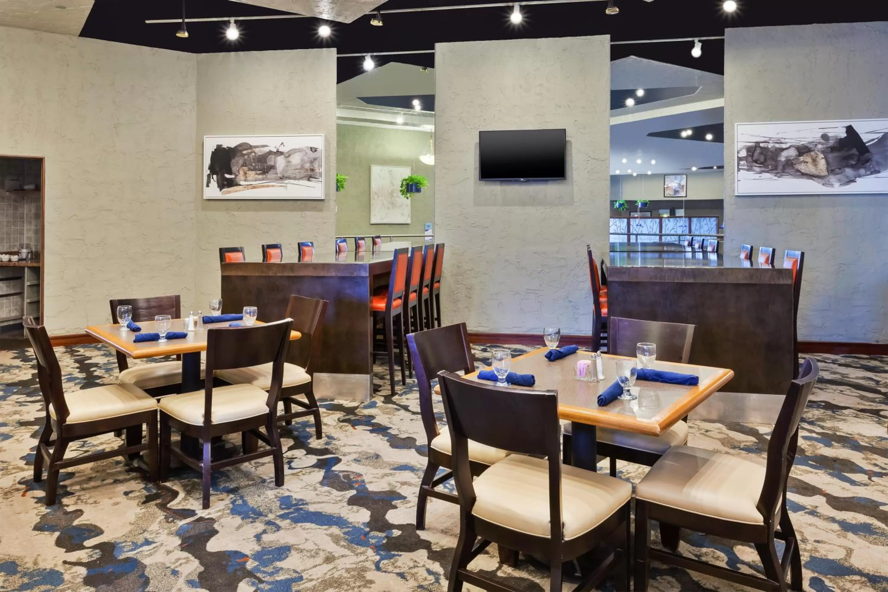Restaurant/places to eat in Crowne Plaza Columbus North - Worthington by IHG