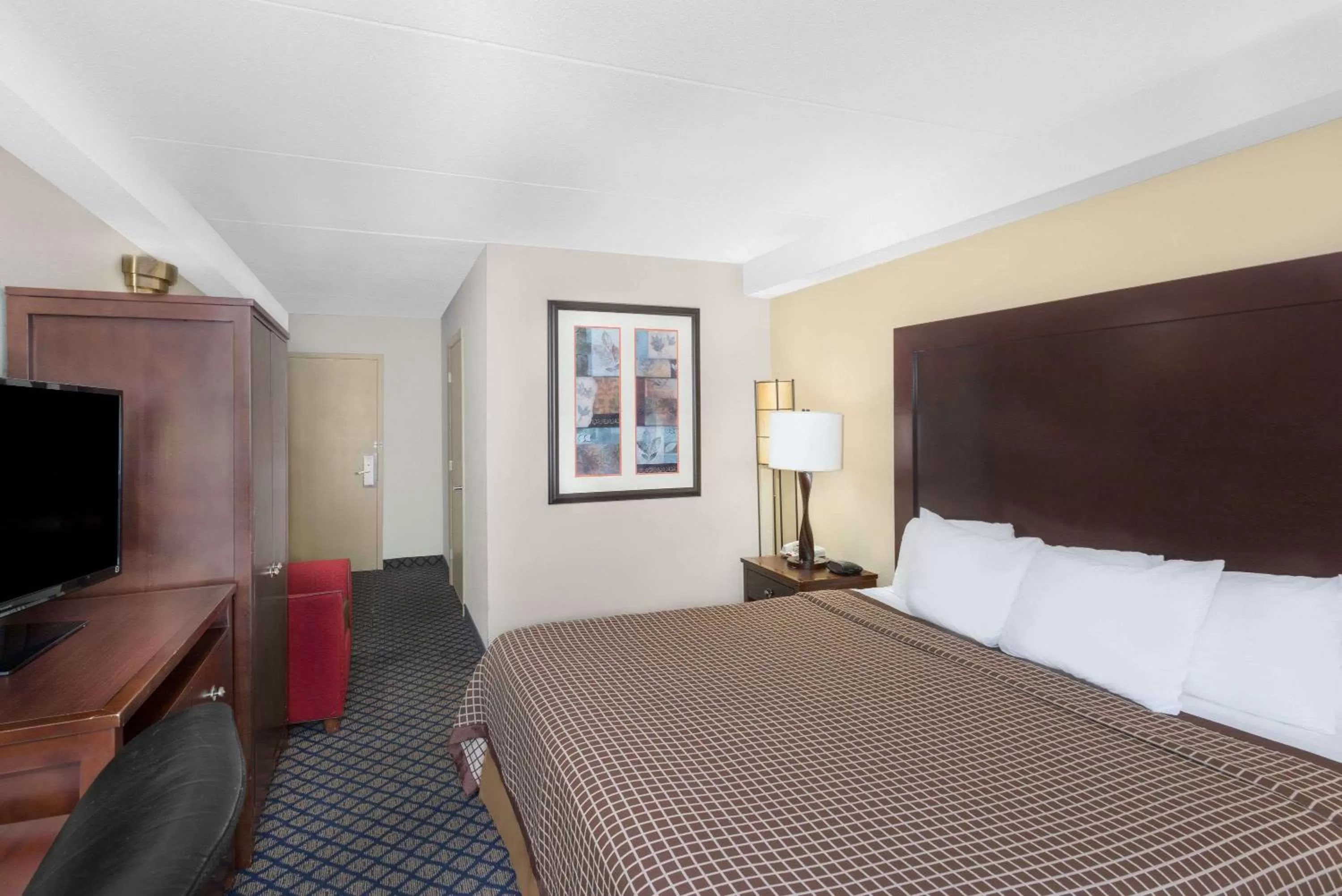 Photo of the whole room, Bed in Days Inn by Wyndham Geneva/Finger Lakes