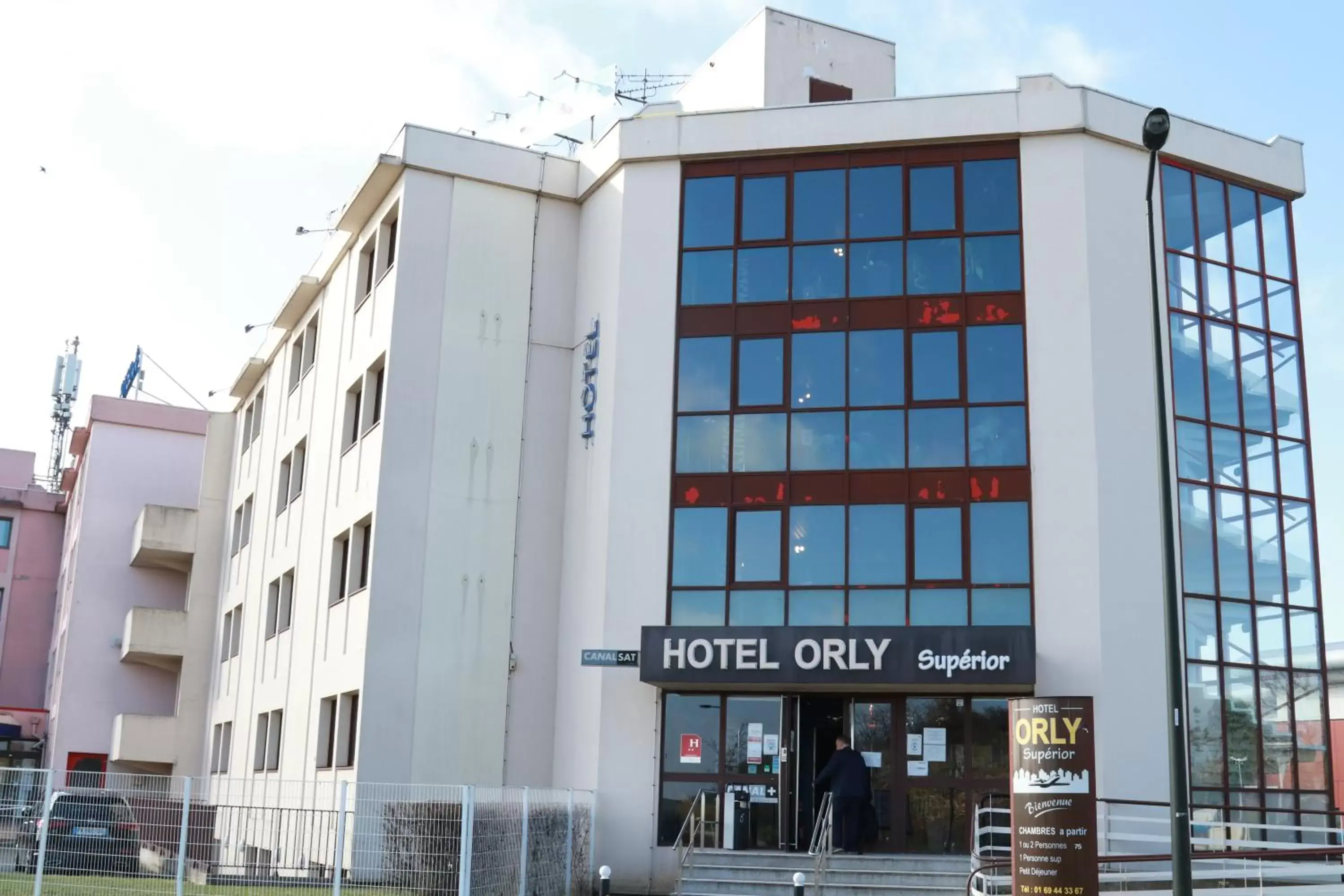 Property Building in Orly Superior Hotel